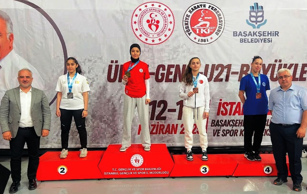 Karate Hümeyra Şampi̇yon 2