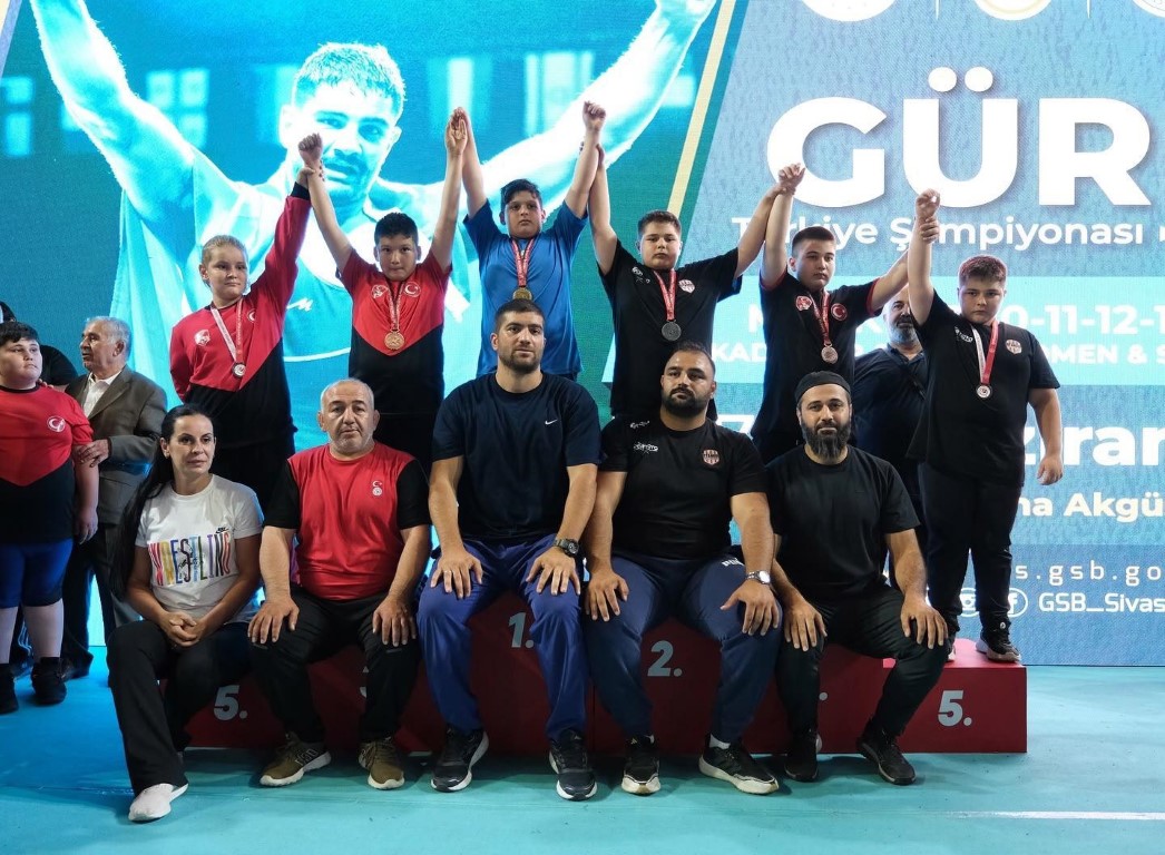 Kartepeli Güreşçiler Türkiye Şampiyonu Oldu 1