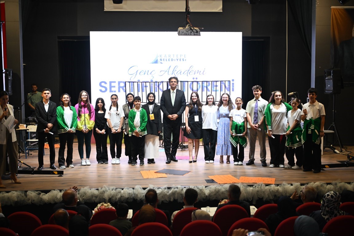 Kartepeli Öğrenciler İngilizce Tiyatro Oyunuyla Sahneye Damga Vurdu (6)