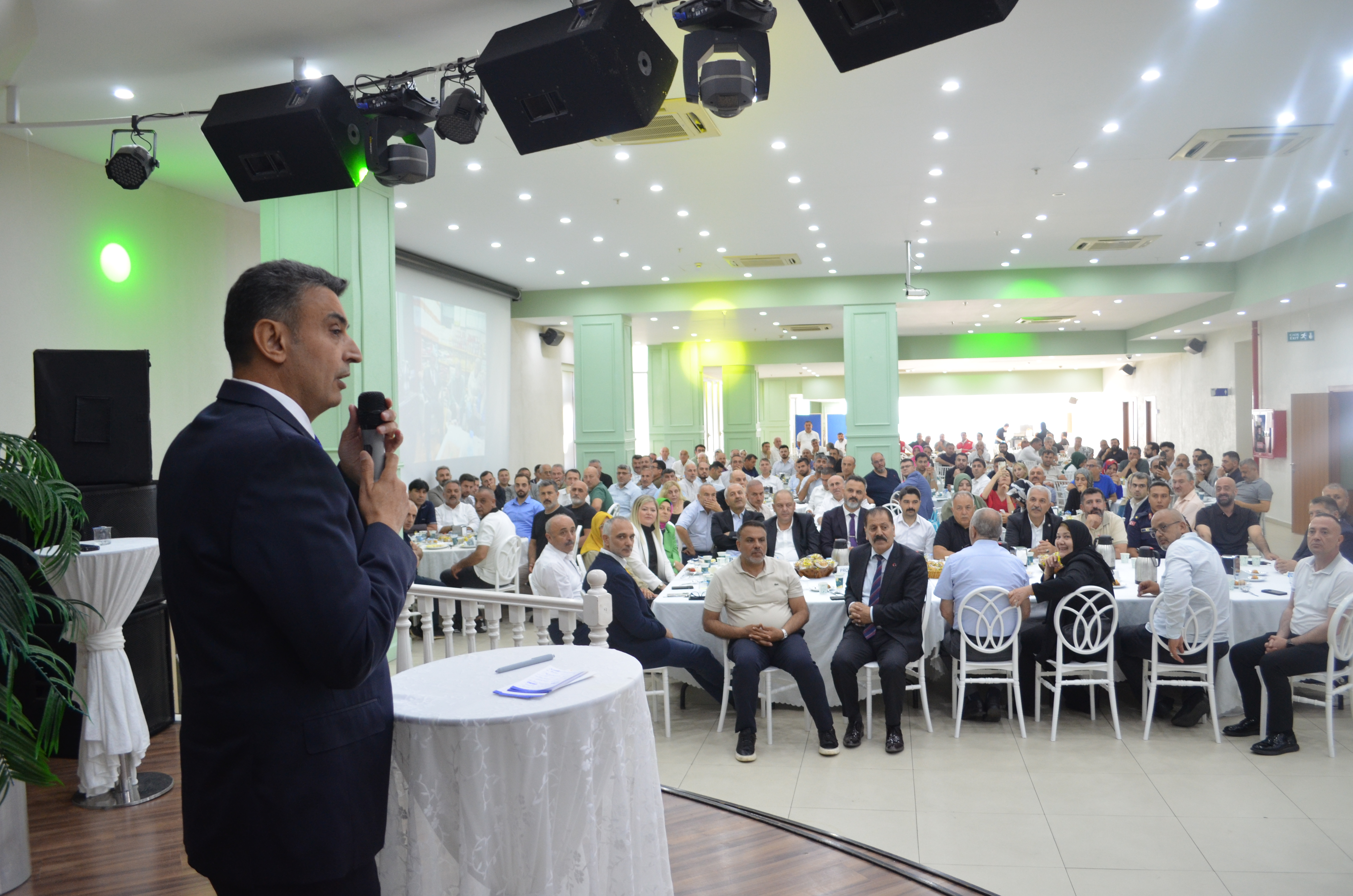 Kaymakam Yüksel Kara’dan Darıcalılara Veda Yemeği (2)