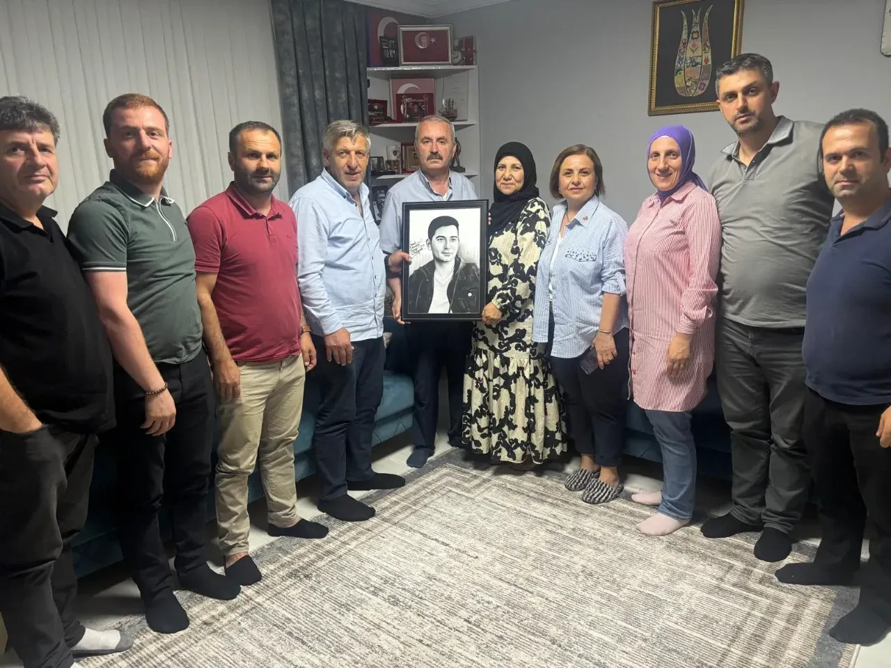 Kocaeli Trabzonlular Derneği’nden Şehit Ailesine Vefa Ziyareti (1)-2