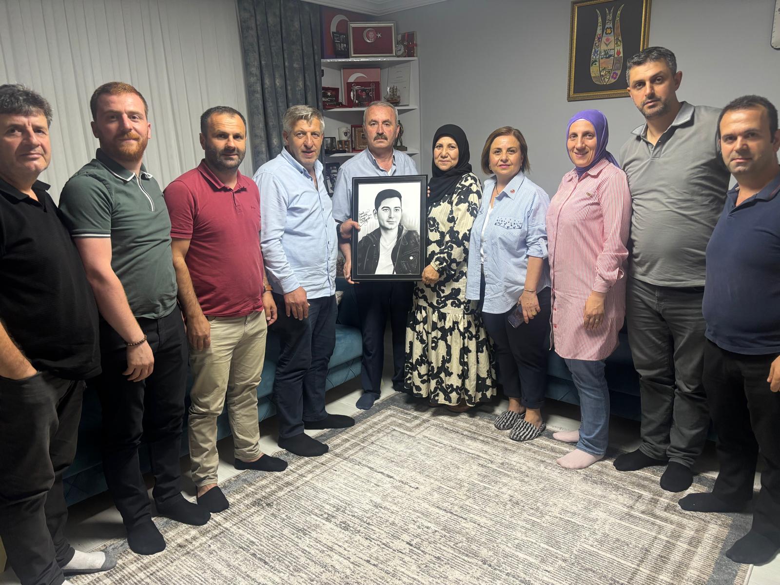 Kocaeli Trabzonlular Derneği’nden Şehit Ailesine Vefa Ziyareti (6)