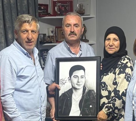 Kocaeli Trabzonlular Derneği’nden Şehit Ailesine Vefa Ziyareti (9)