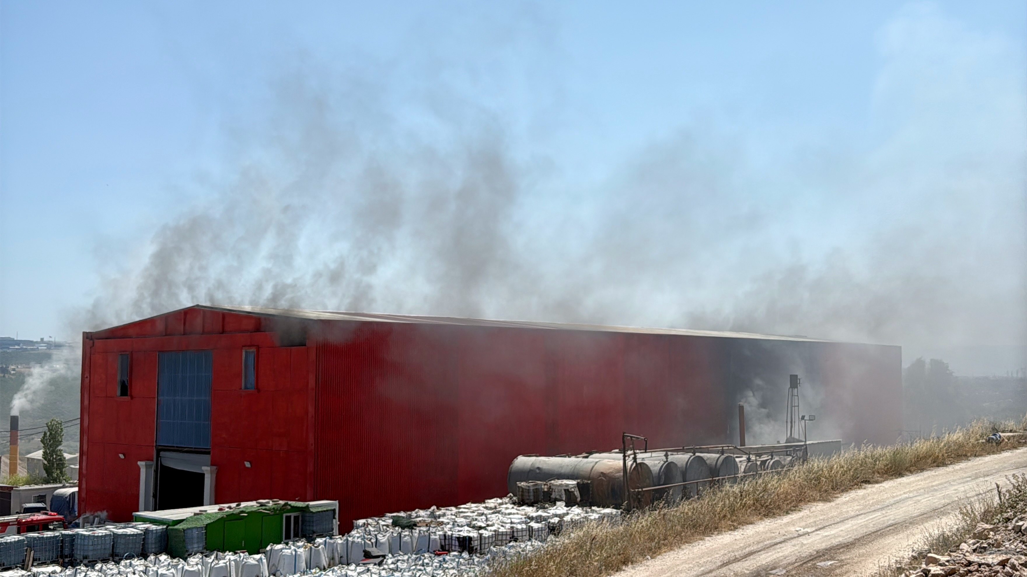 Kocaeli’de Asfalt Fabrikasında Korkutan Yangın 3