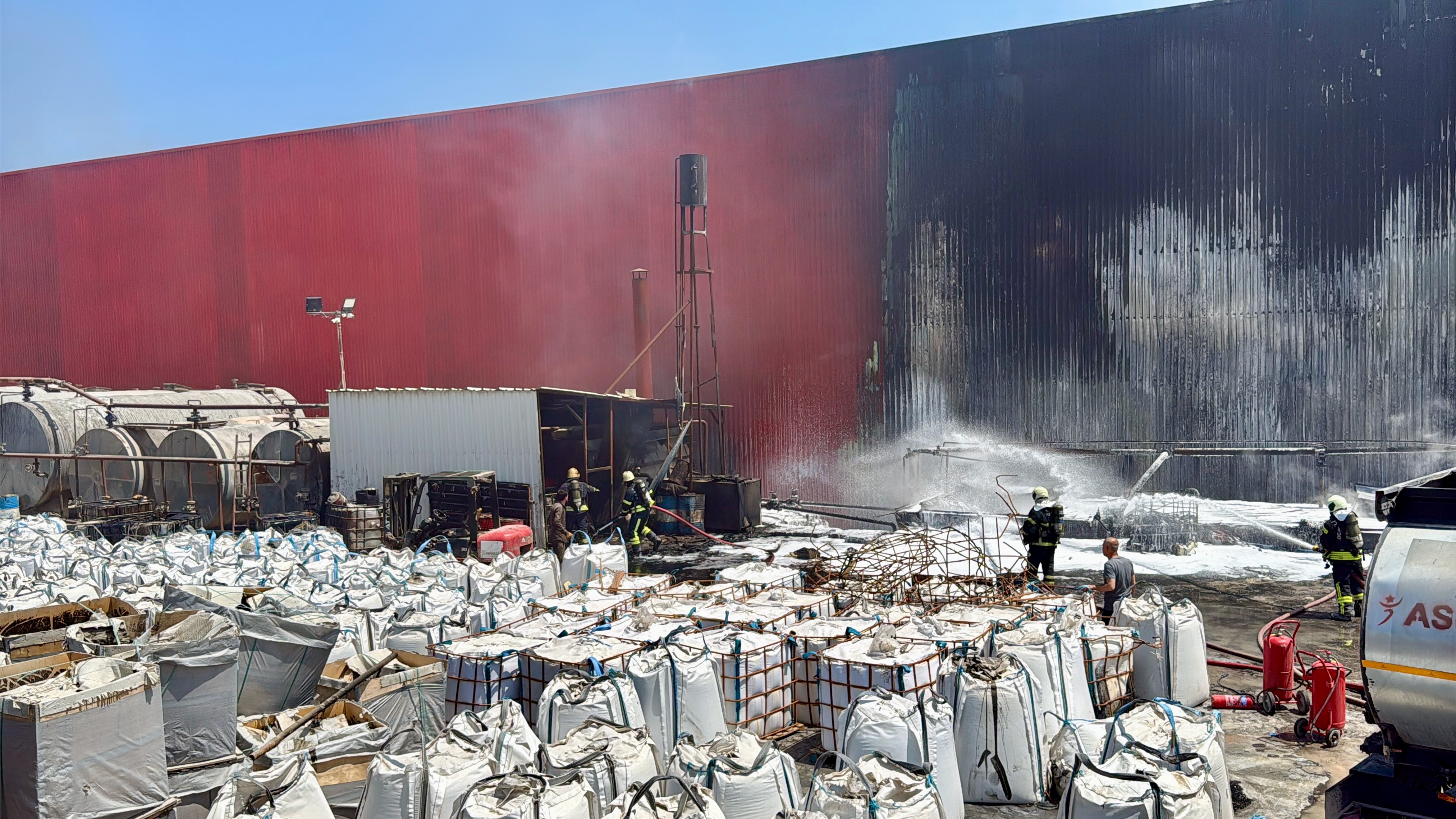 Kocaeli’de Asfalt Fabrikasında Korkutan Yangın 5