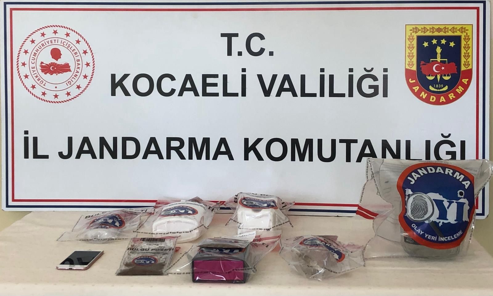 Kocaeli'de Eş Zamanlı Uyuşturucu Operasyonu! 01