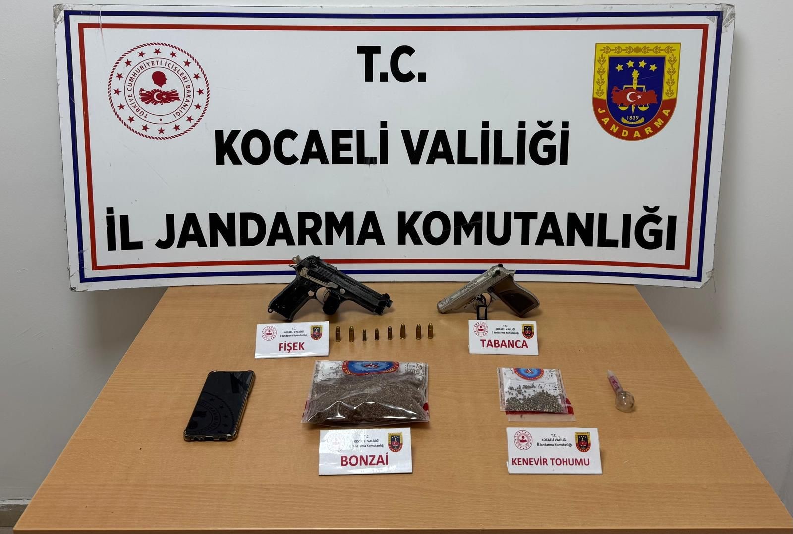 Kocaeli'de Eş Zamanlı Uyuşturucu Operasyonu! 02