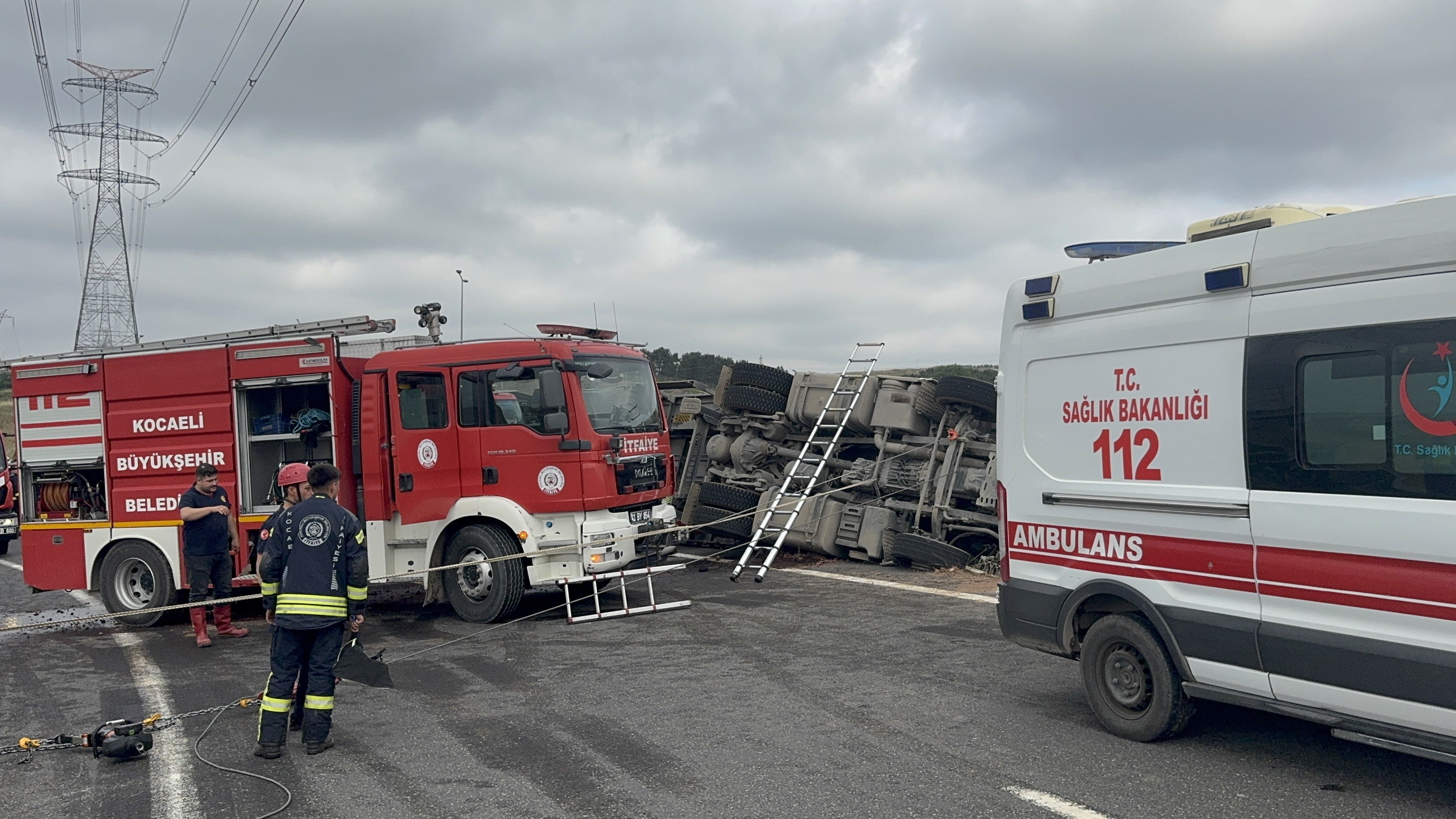 Kocaeli'de Feci Kaza! 1 Ölü 3 Yaralı 04