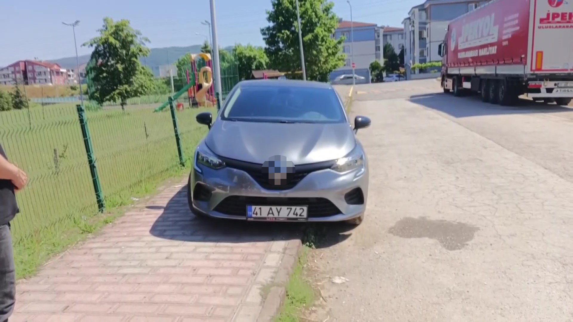 Kocaeli'de İki Araç Birbirine Girdi; 2 Yaralı 02