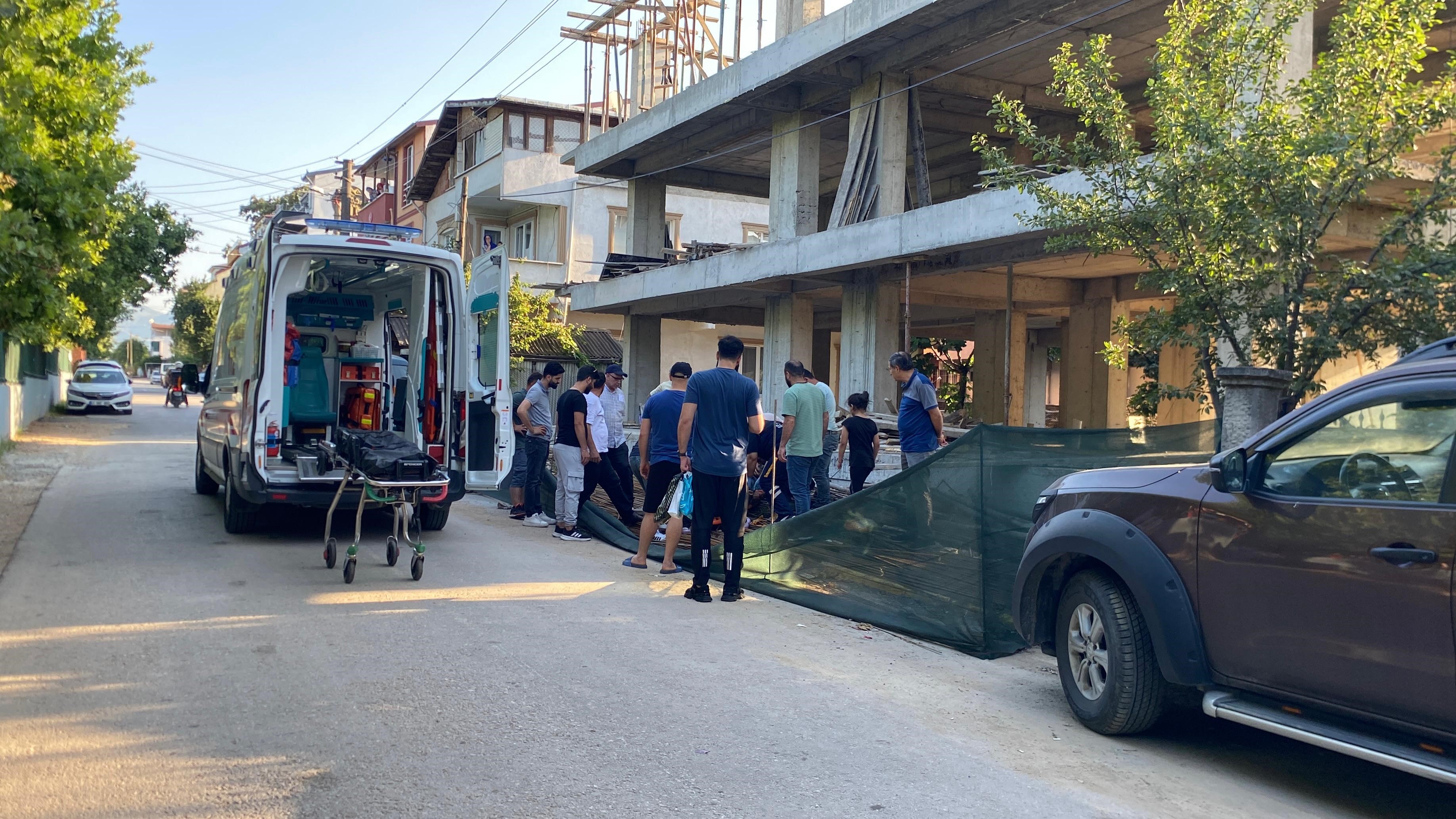 Kocaeli’de İş Kazası! 3. Kattan Demirlerin Üstüne Düştü 03