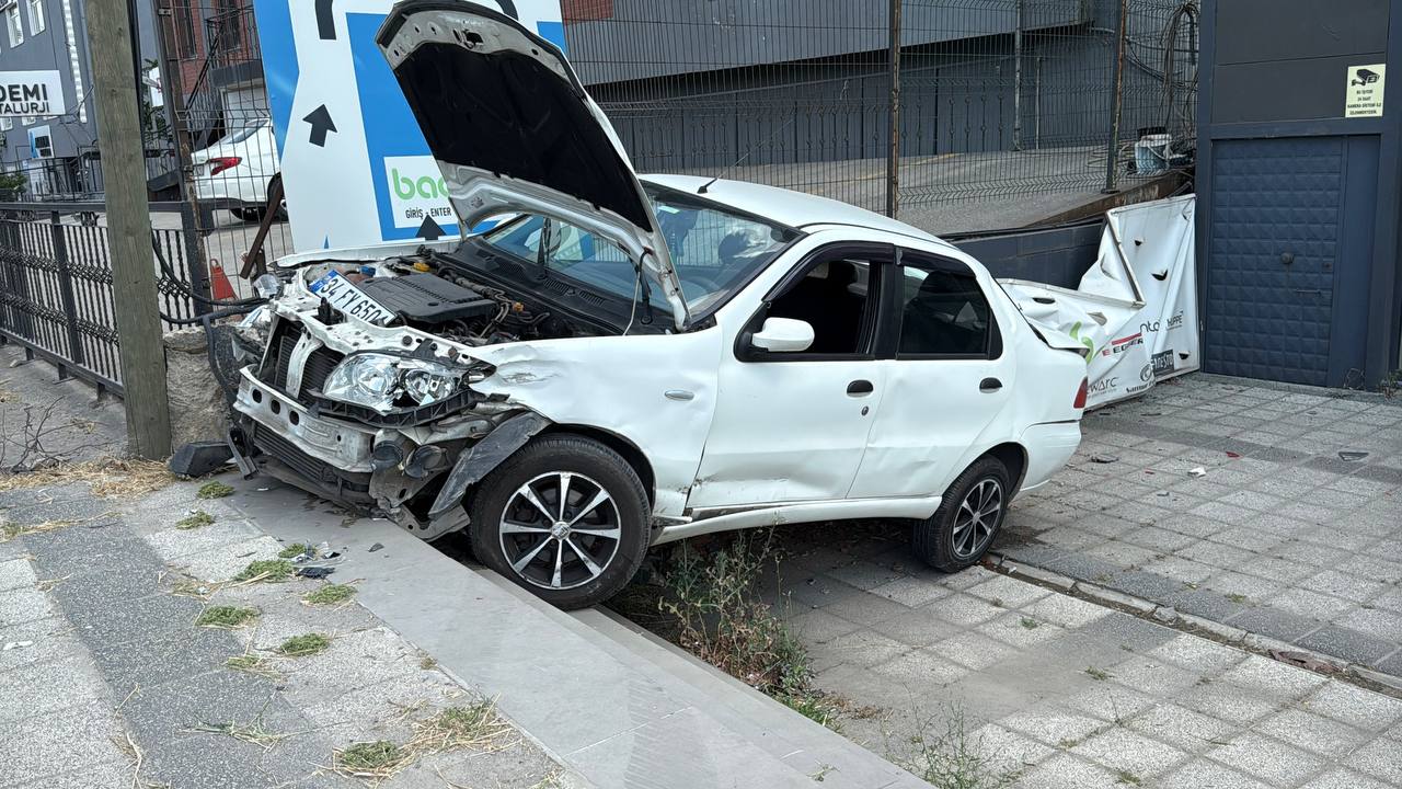 Kocaeli’de Otomobil Devrildi 1 Yaralı 2