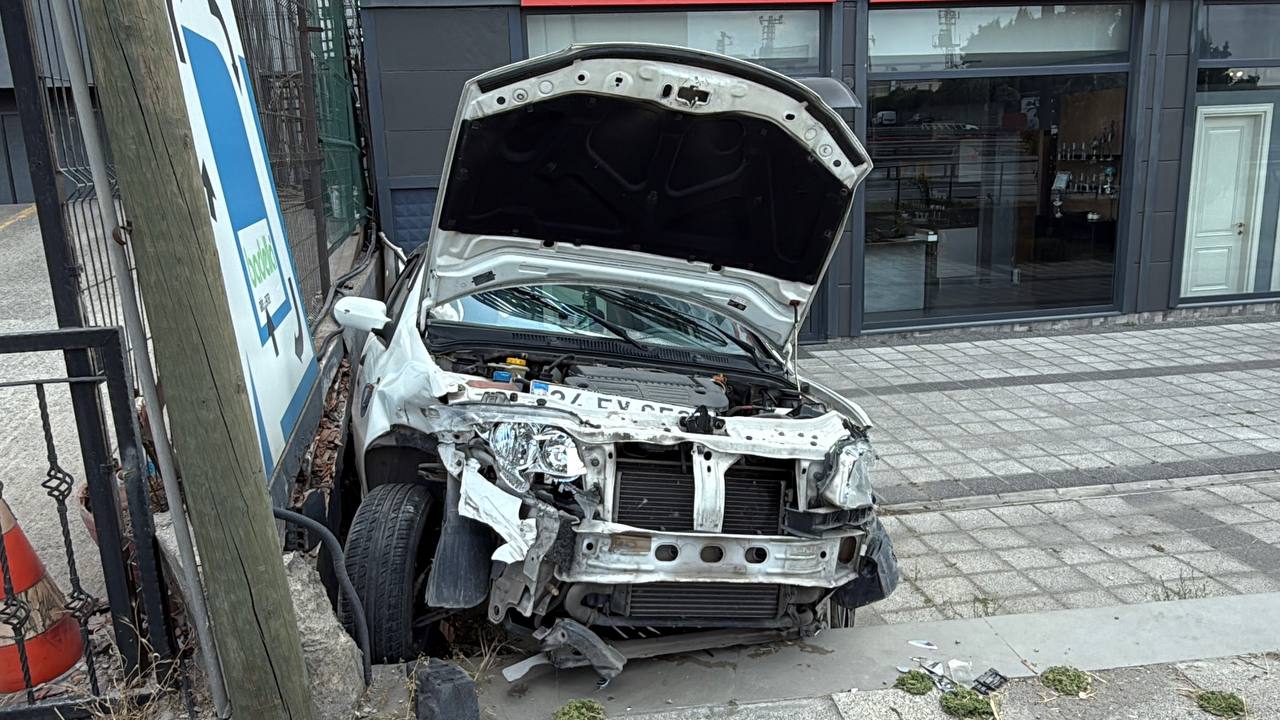 Kocaeli’de Otomobil Devrildi 1 Yaralı 4