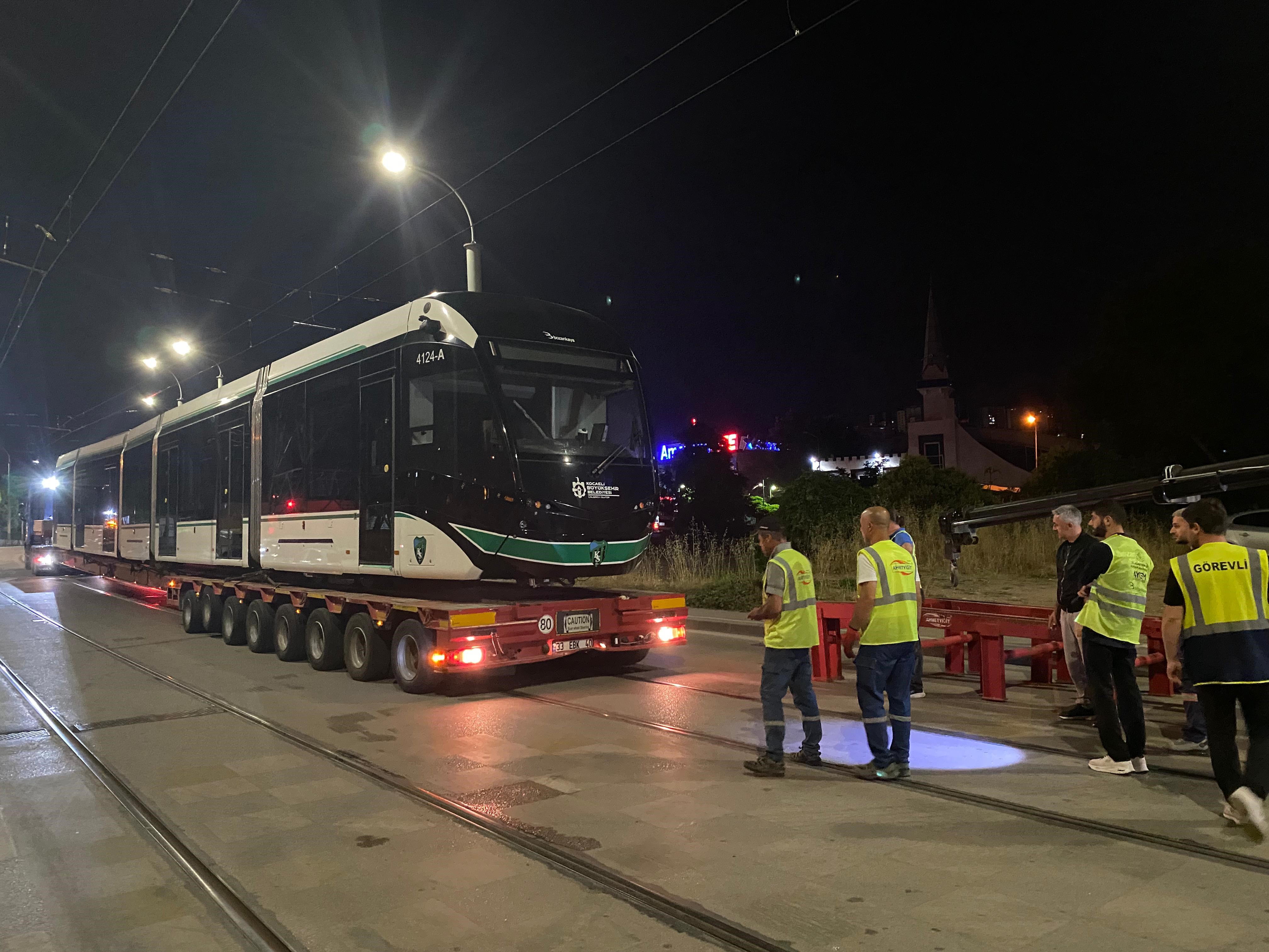 Kocaeli’de Toplu Ulaşımda Yeni Dönem! 6. Tramvay Hizmete Girdi (3)