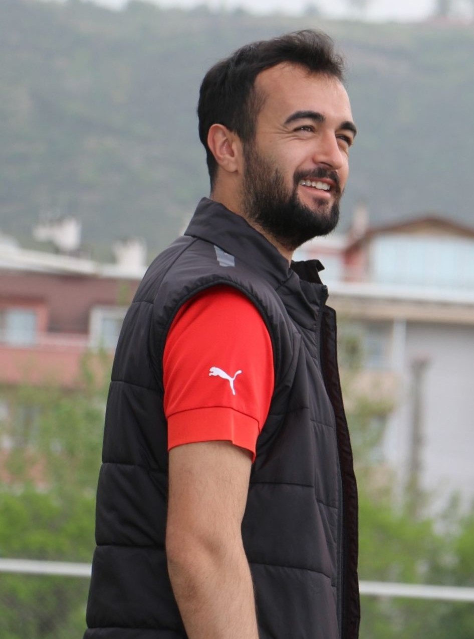 Körfez Gb U13 14 Futbol Takimlari Tekni̇k Sorumlusu Yasi̇n Yavan