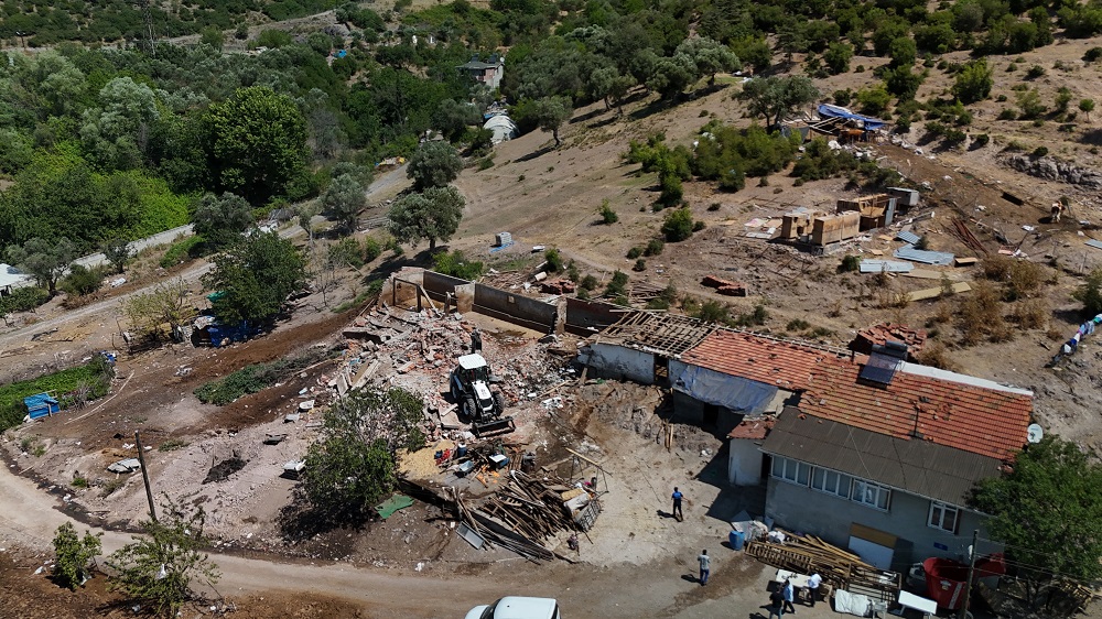 Körfez’de Kaçak Yapılara Müdahale 4