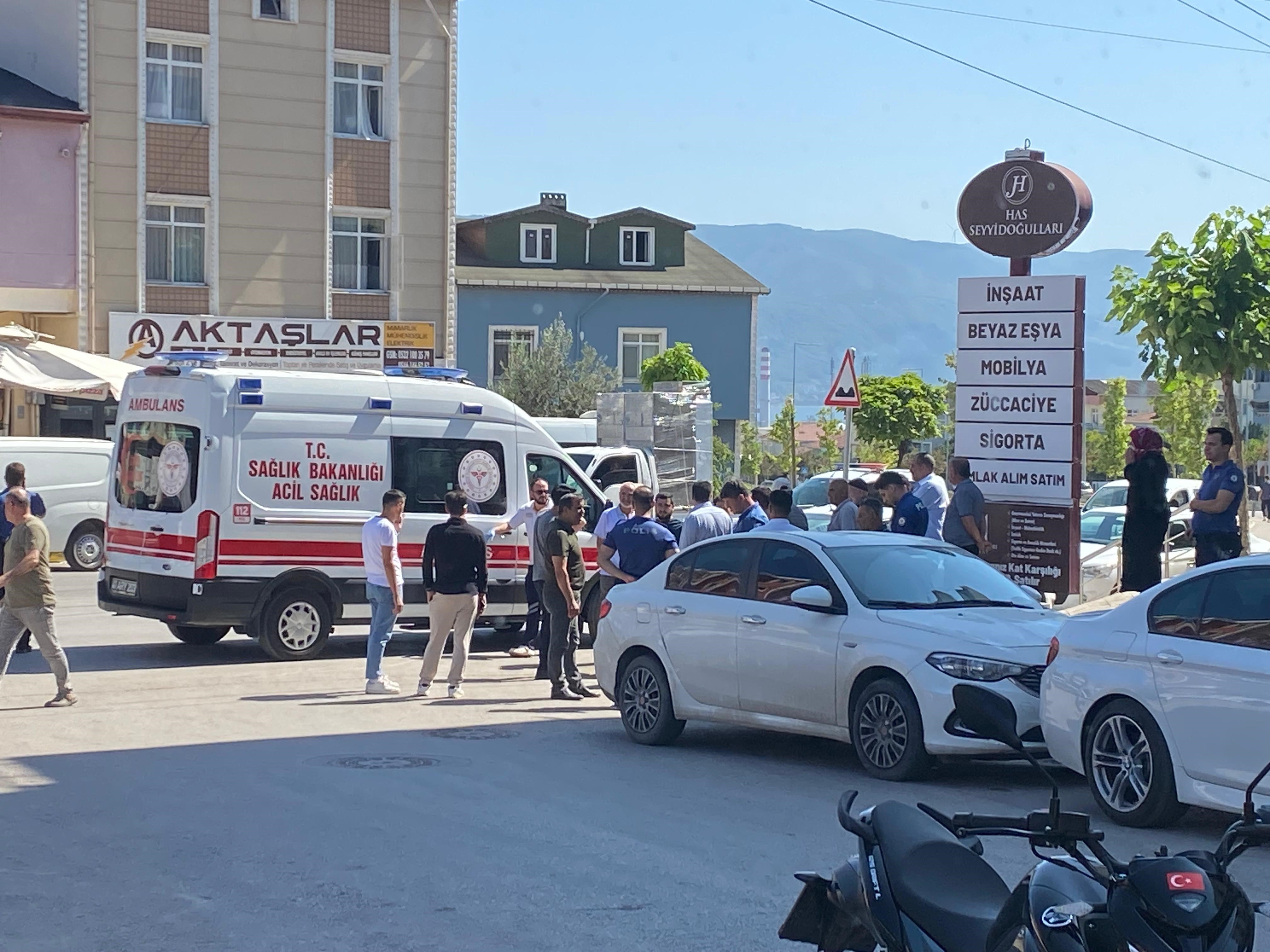 Park Meselesi Kanlı Bitti! 2 Kişi Yaralandı (3)