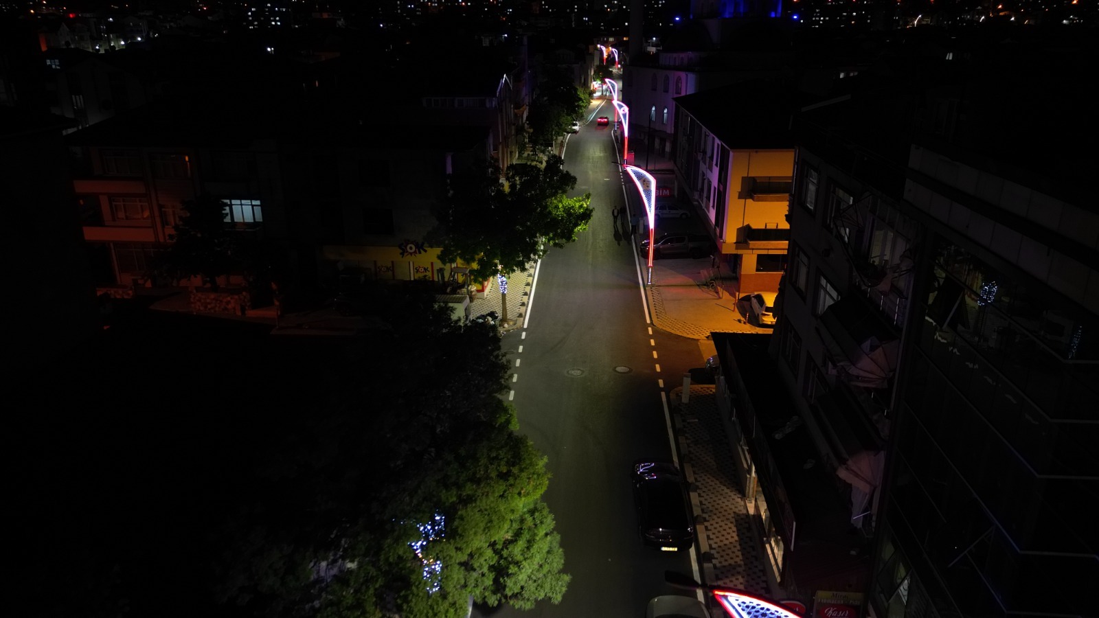 Sehit Kazim Caddesi Atatürk'ün Isigiyla Aydinlaniyor (1)