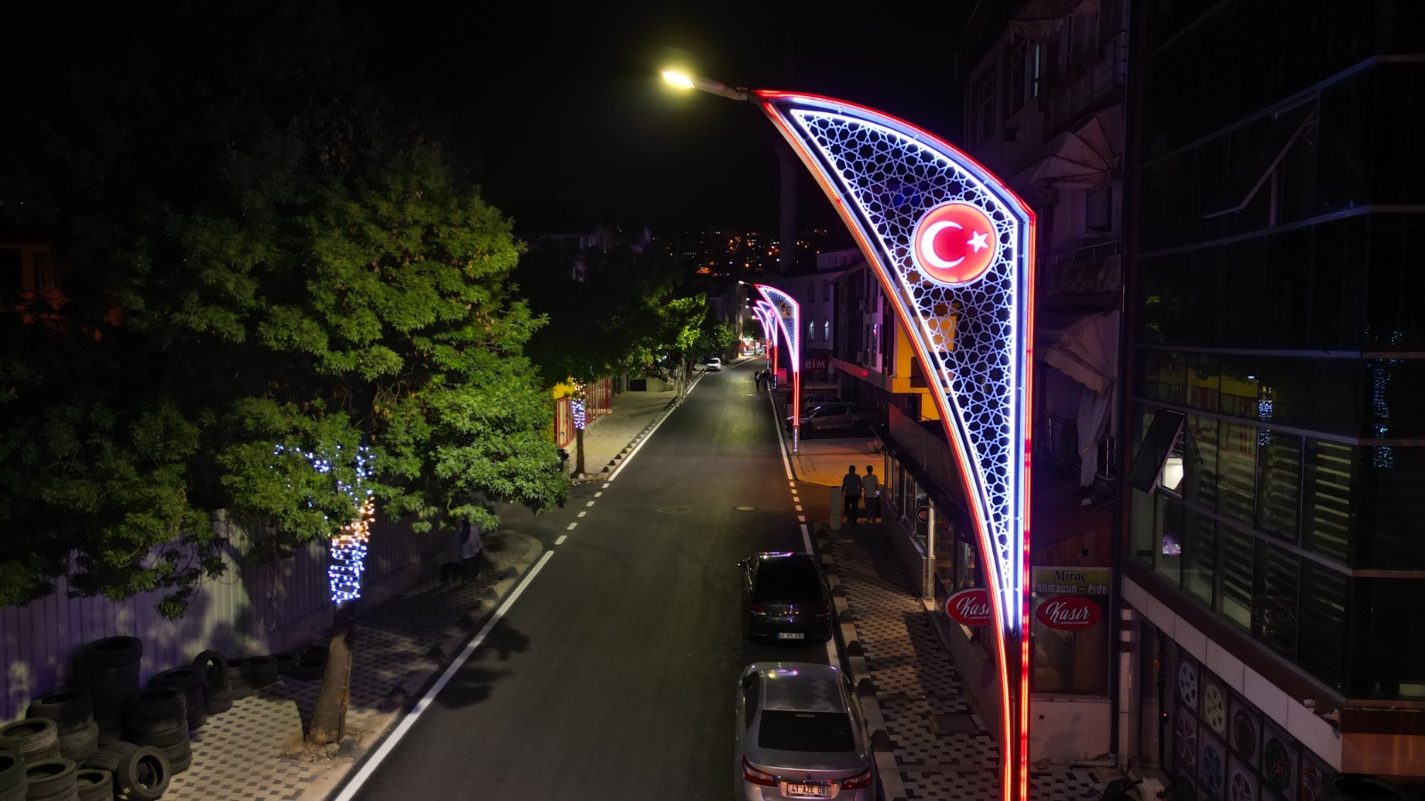 Sehit Kazim Caddesi Atatürk'ün Isigiyla Aydinlaniyor (2)