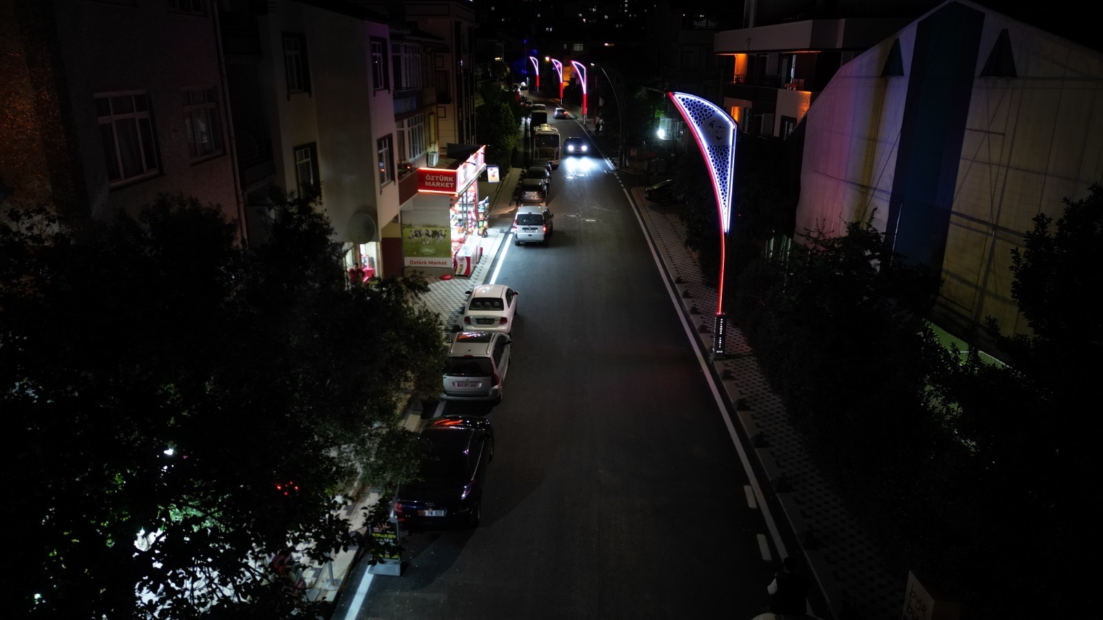 Sehit Kazim Caddesi Atatürk'ün Isigiyla Aydinlaniyor (5)