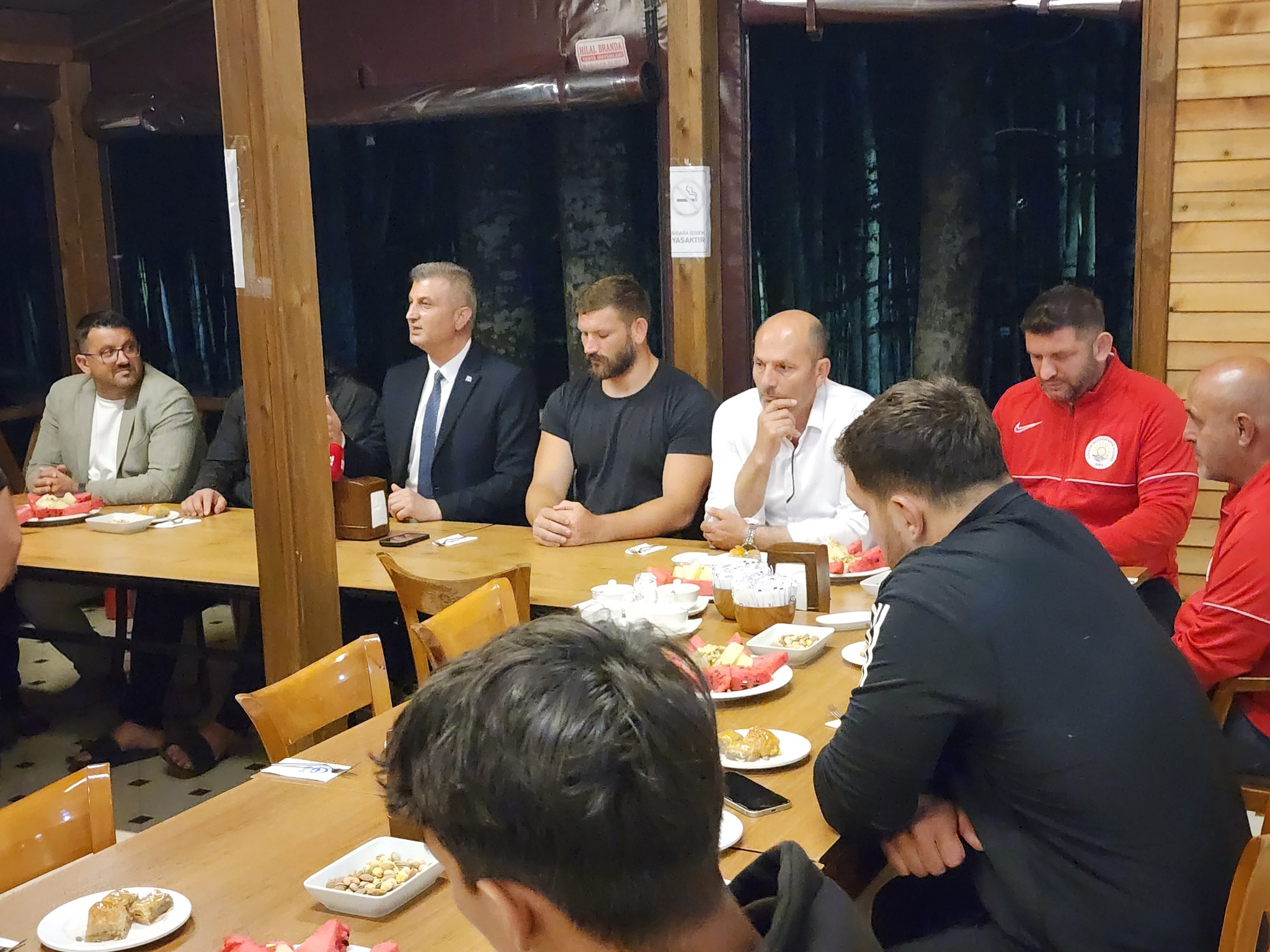 Sezer’den Pehlivanlara Destek 9