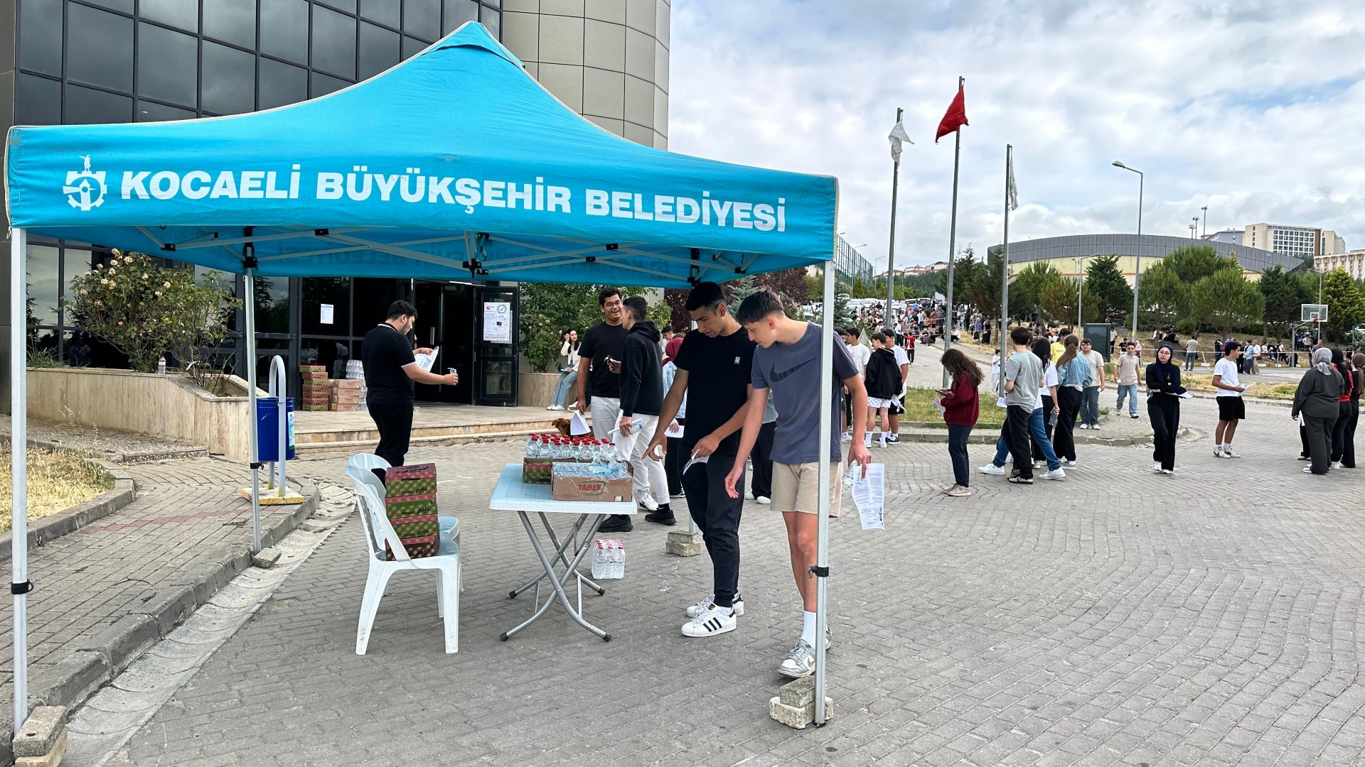 Yks Günü Ikramlar Büyükşehir'den (5)