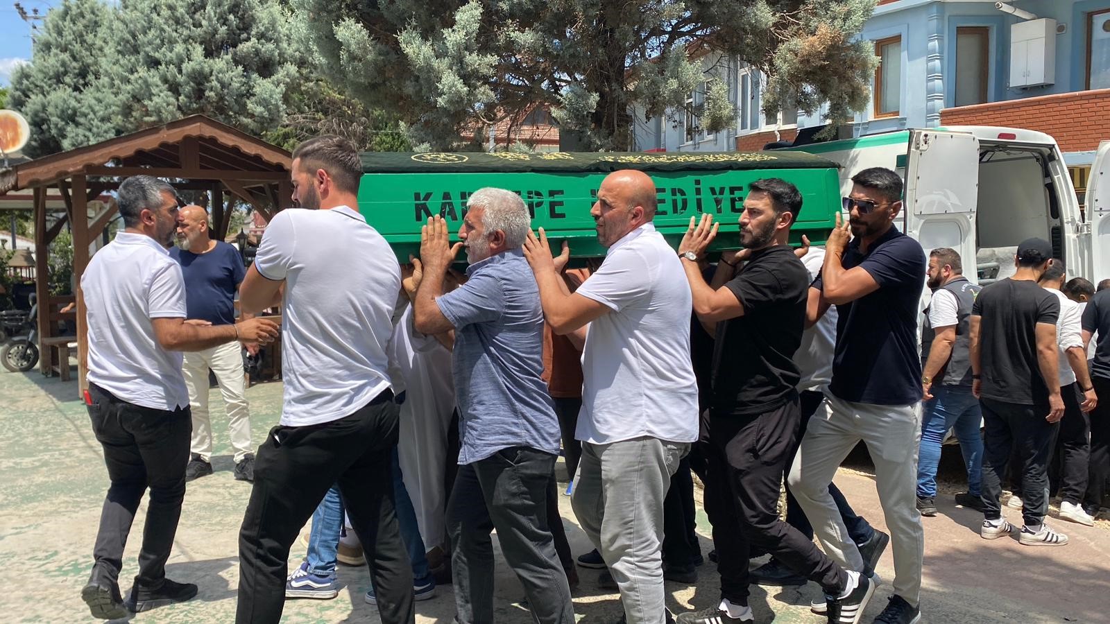 Aile Faciası Kanlı Bitmişti! 2 Kardeş Son Yolculuğuna Uğurlandı 07