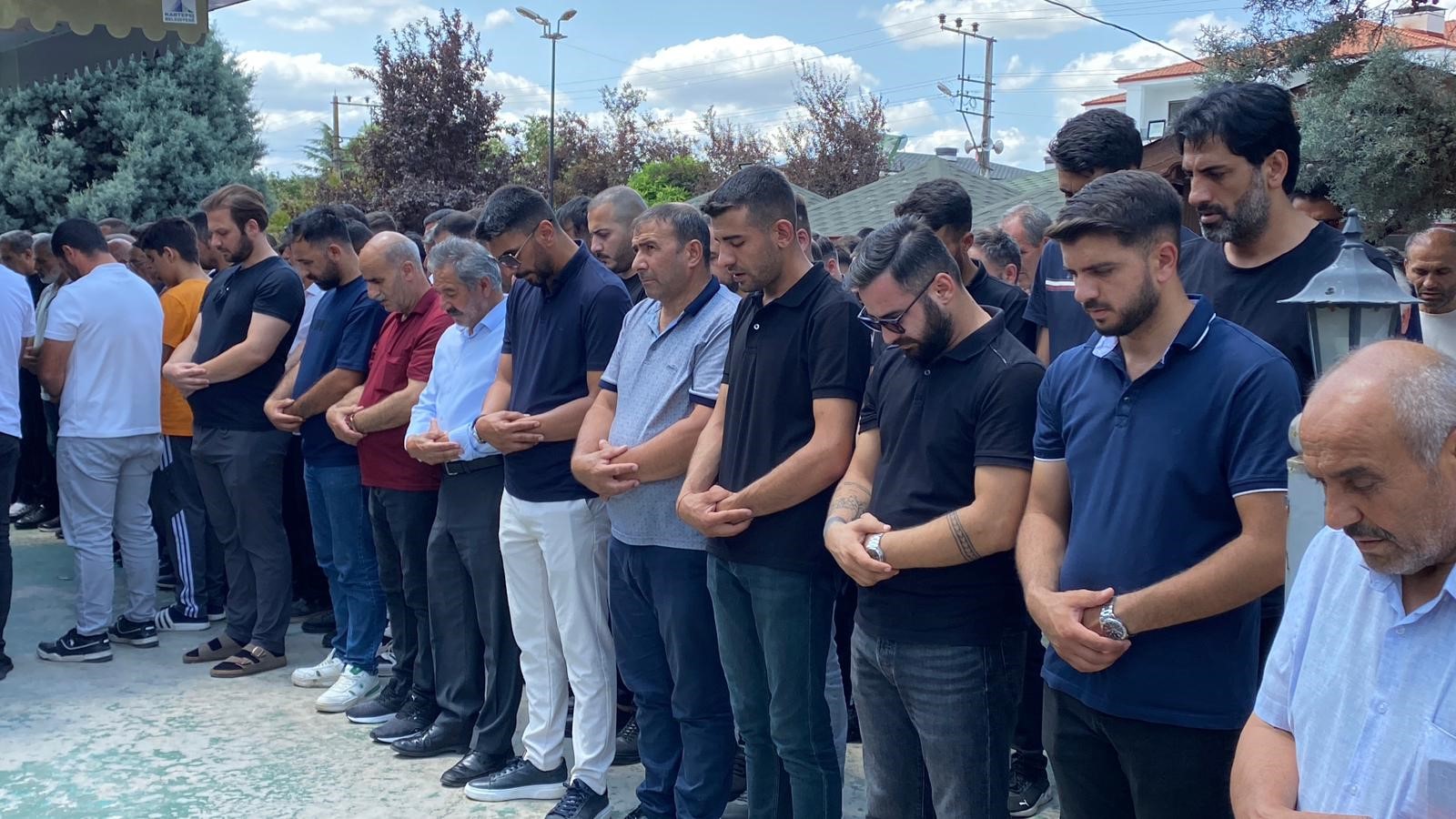 Aile Faciası Kanlı Bitmişti! 2 Kardeş Son Yolculuğuna Uğurlandı 08