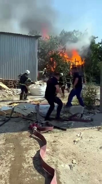 Başiskele'de Korku Dolu Anlar! Ahır Ve Samanlık Alevlere Teslim Oldu (5)