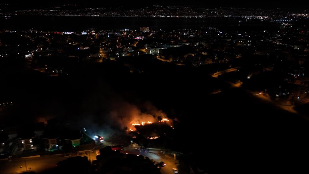 Başiskele'de Korkutan Yangın (1)