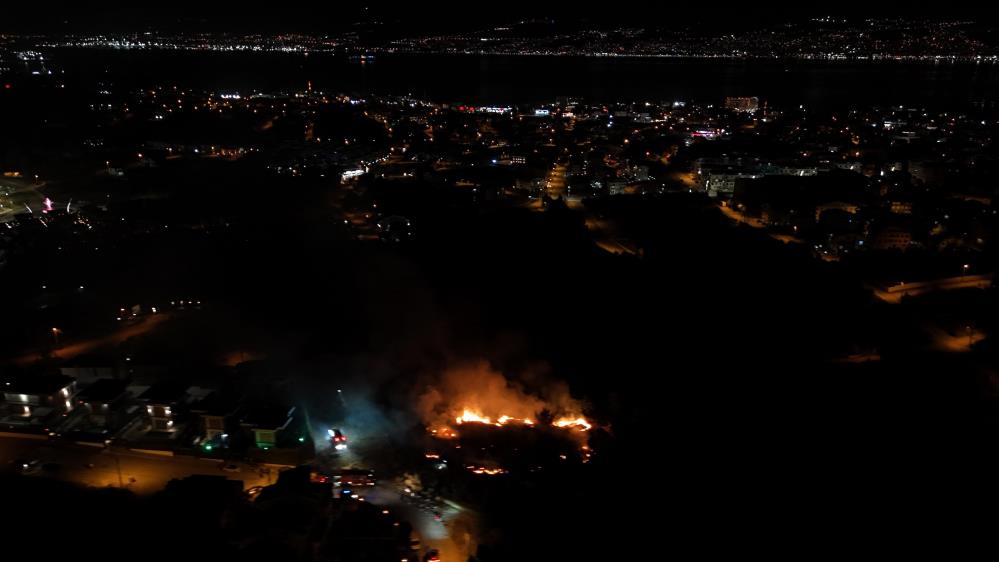 Başiskele'de Korkutan Yangın (3)