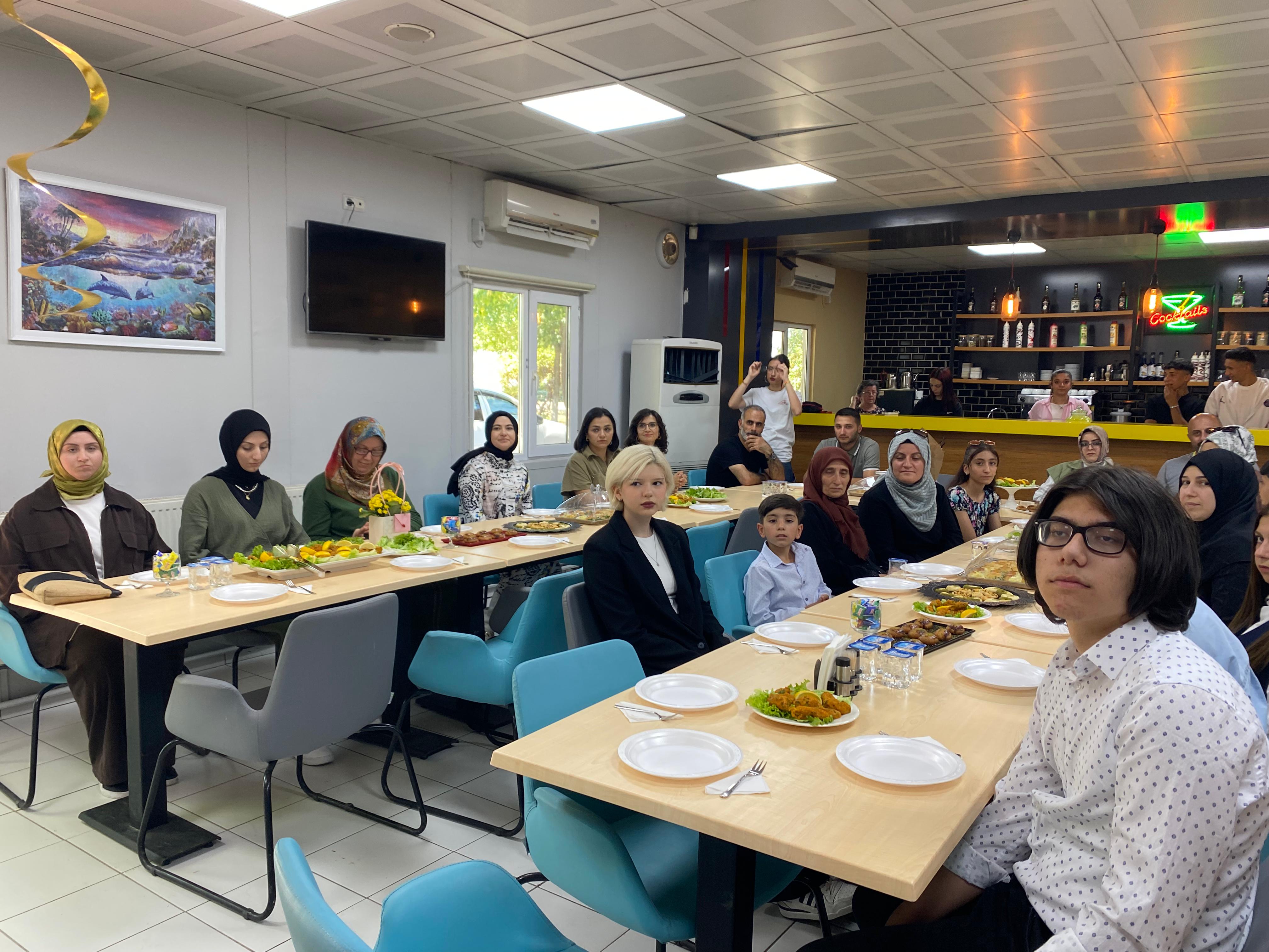 Beyaz Kalpler'de Mezuniyet Sevinci (2)