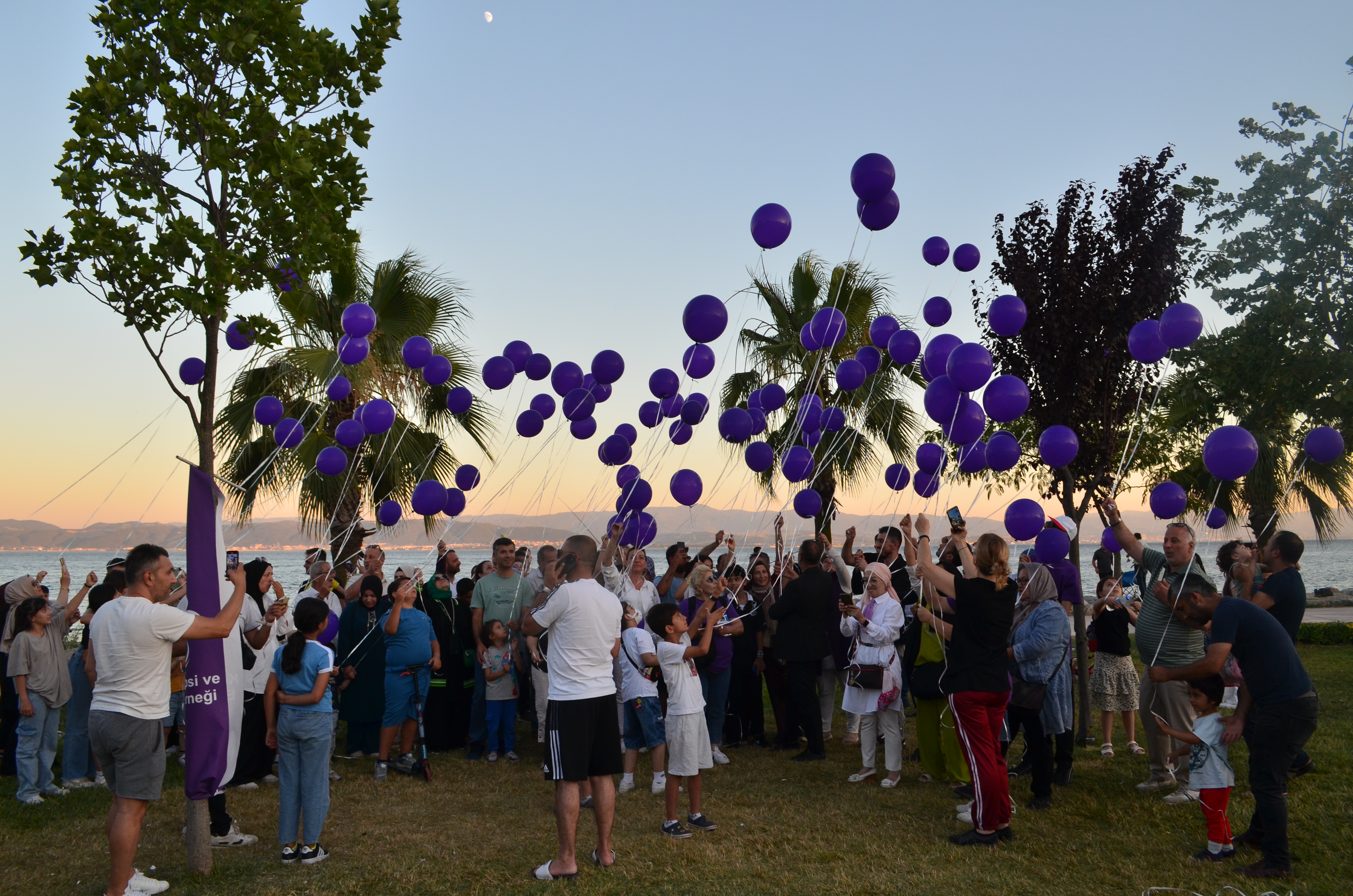 Darıca’da Epilepsi Farkındalığı İçin 400 Mor Balon Uçuruldu (4)