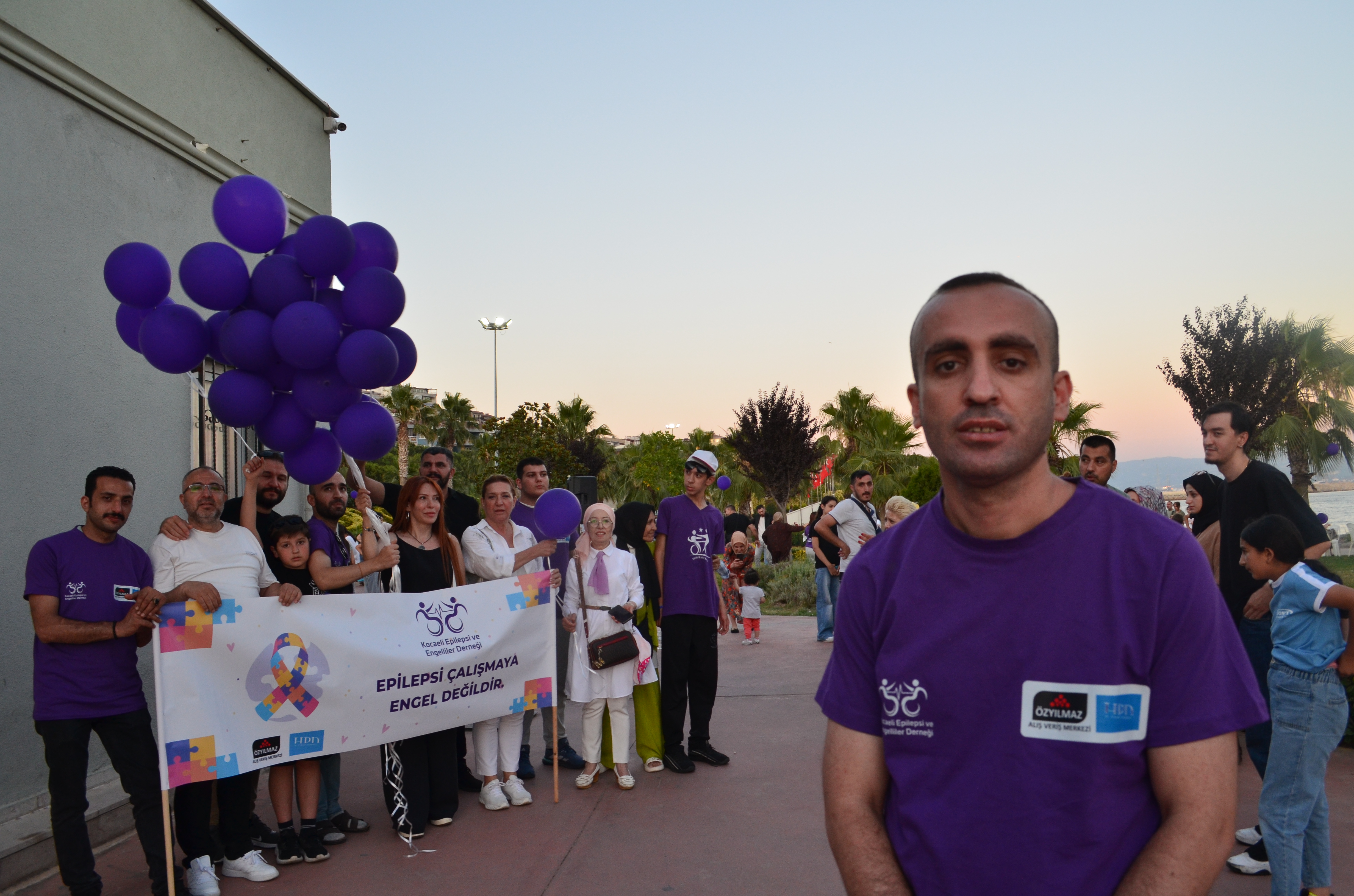 Darıca’da Epilepsi Farkındalığı İçin 400 Mor Balon Uçuruldu (7)