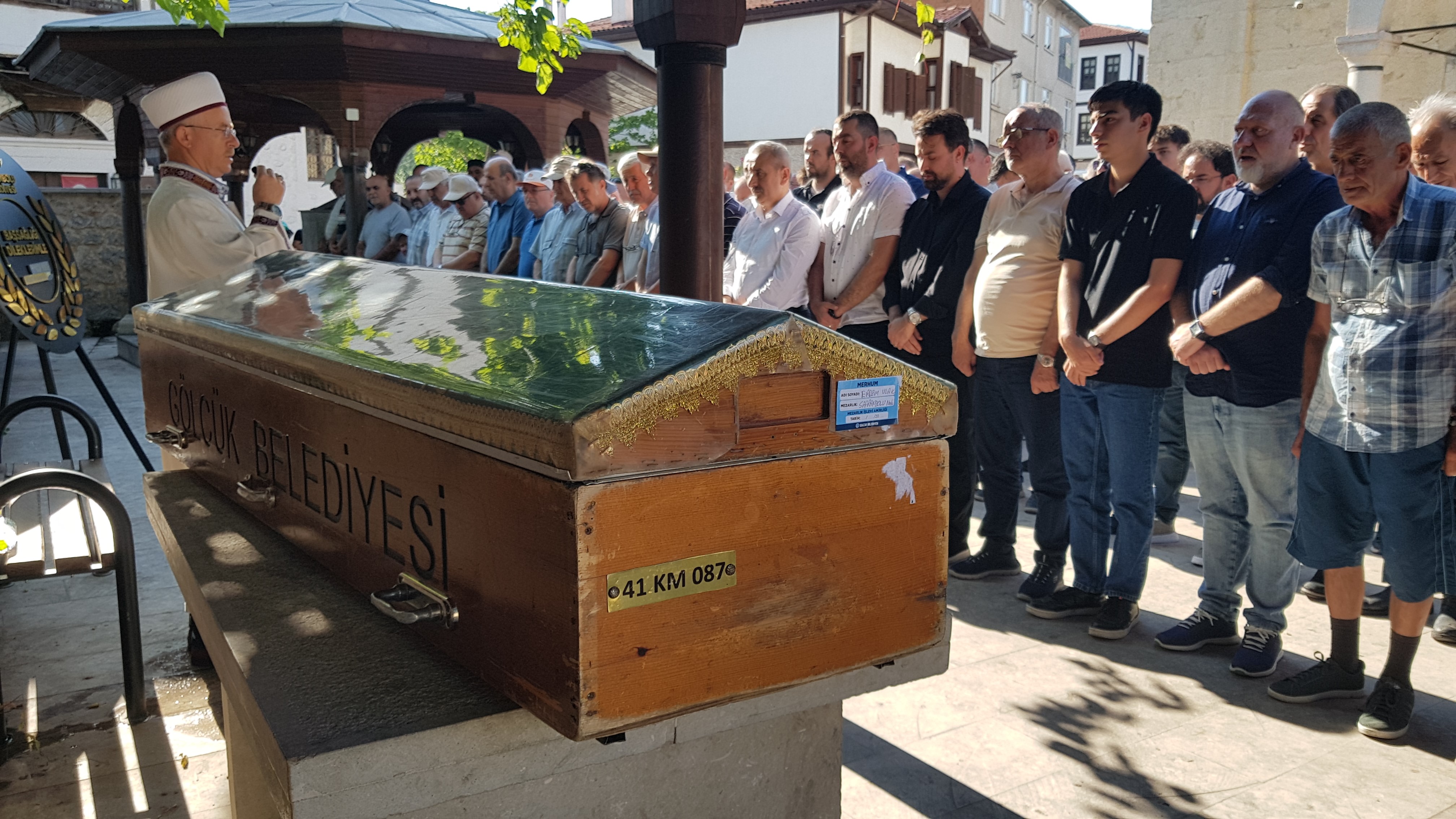 Değirmendere’de Ağaç Altında Can Veren Öğretmen Gözyaşlarıyla Uğurlandı (2)