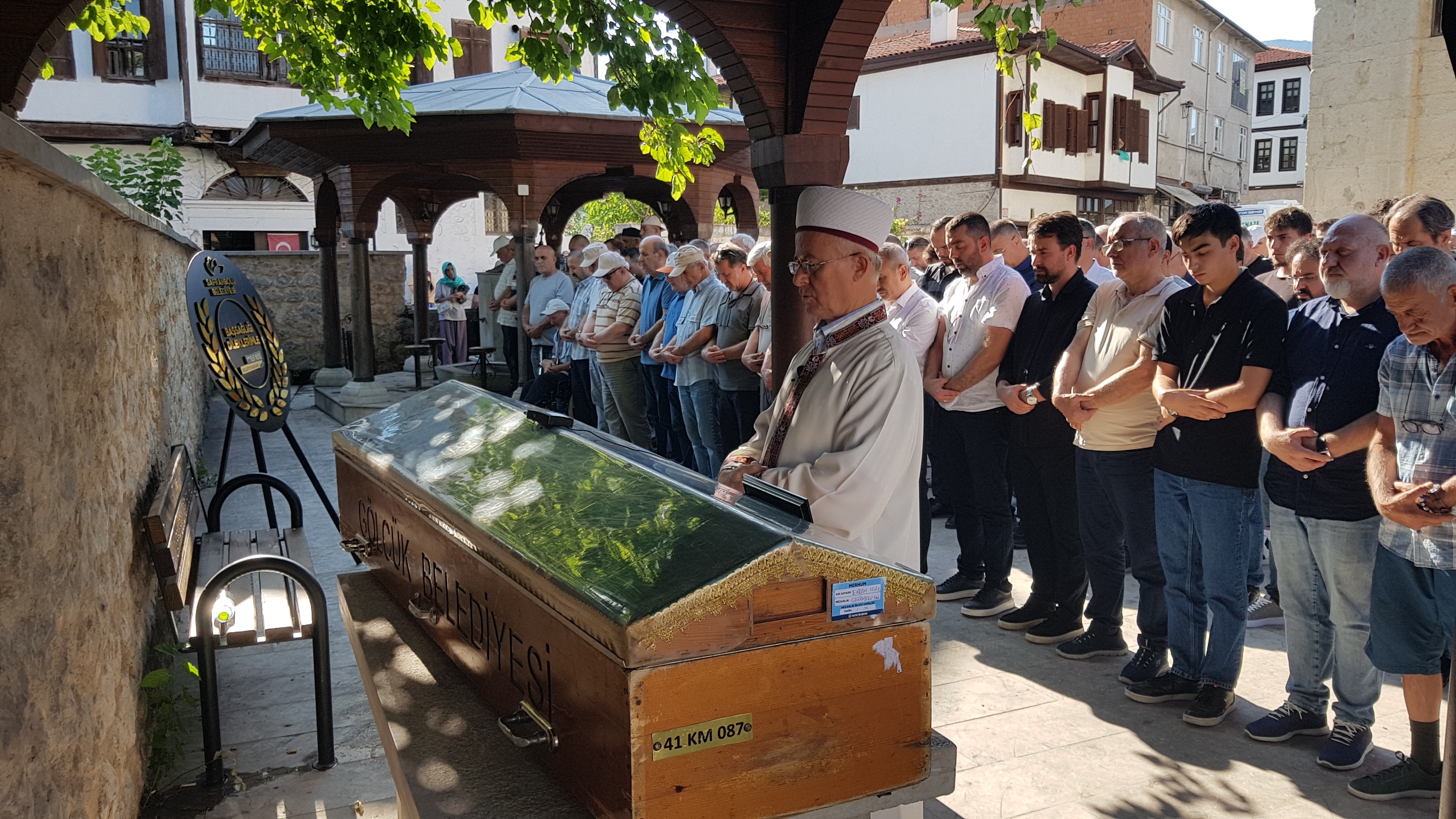 Değirmendere’de Ağaç Altında Can Veren Öğretmen Gözyaşlarıyla Uğurlandı (4)