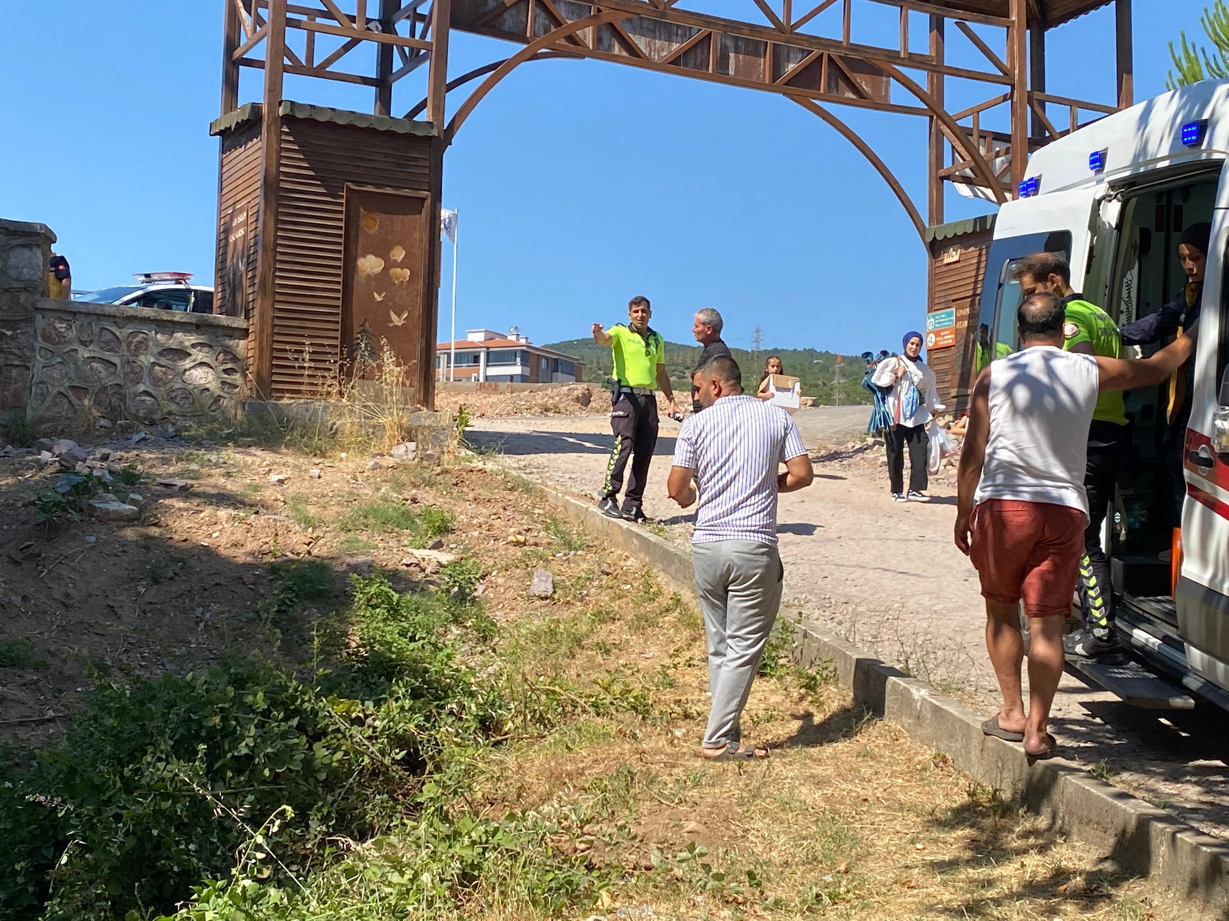 Derince’de Otomobil 7 Metre Yüksekten Kanala Uçtu! (5)