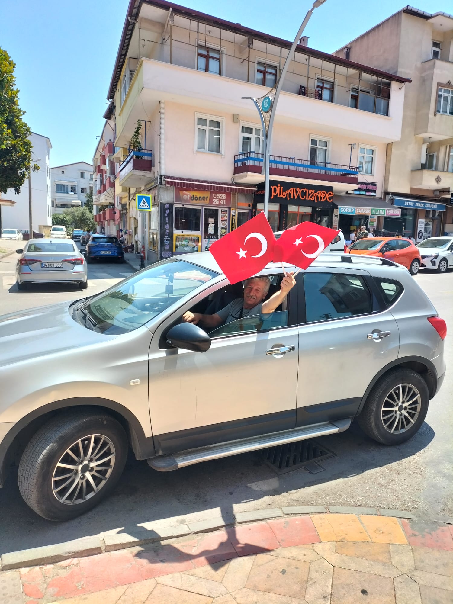Esnafa Ve Vatandaşlara Binlerce Bayrak Dağıtıldı (5)