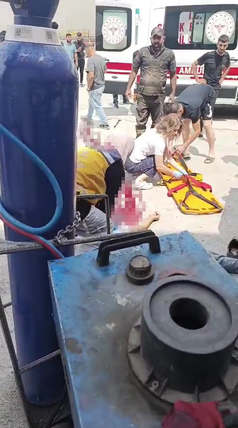 Gebze'de Feci Iş Kazası! Damper Kapağına Sıkışan Şoför Hayatını Kaybetti (1)