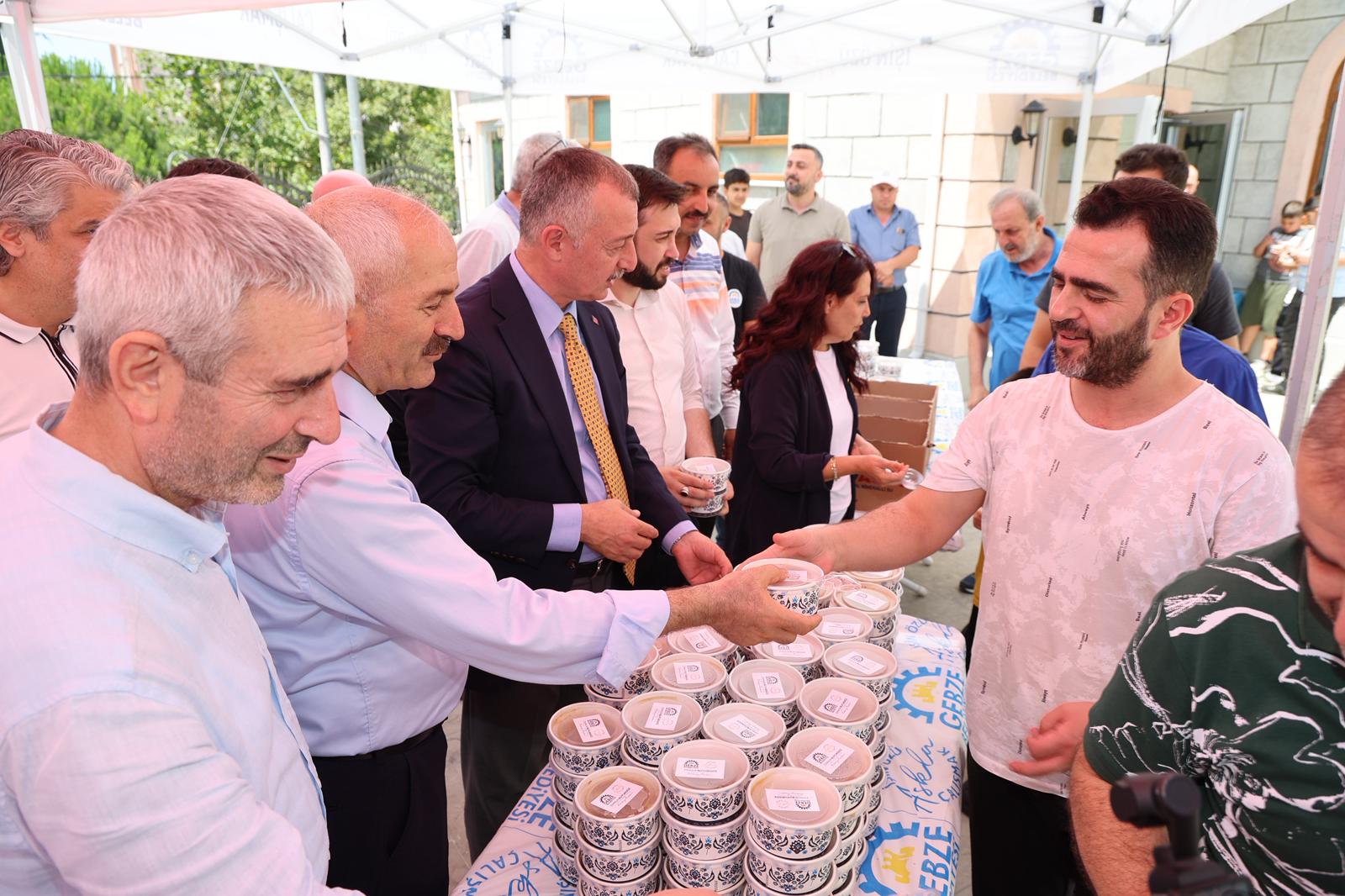 Gebze’de Muharrem Ayı Bereketi! Vatandaşlara Aşure İkramı (10)