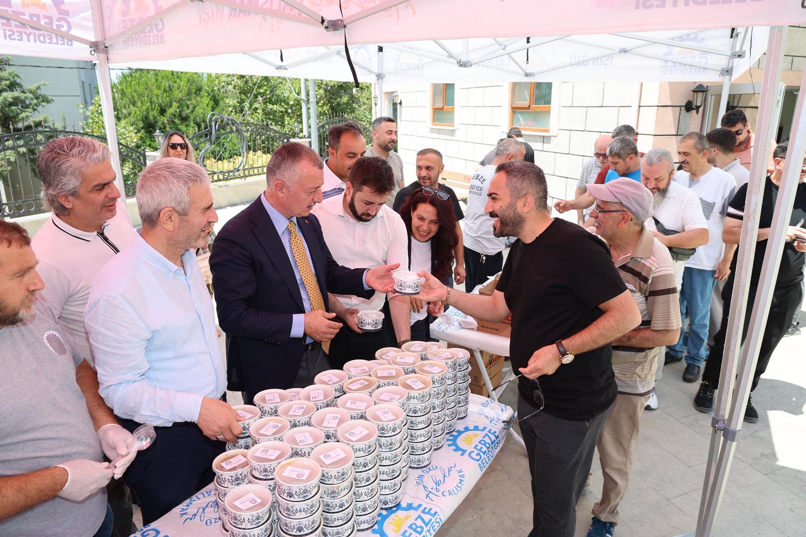 Gebze’de Muharrem Ayı Bereketi! Vatandaşlara Aşure İkramı (11)