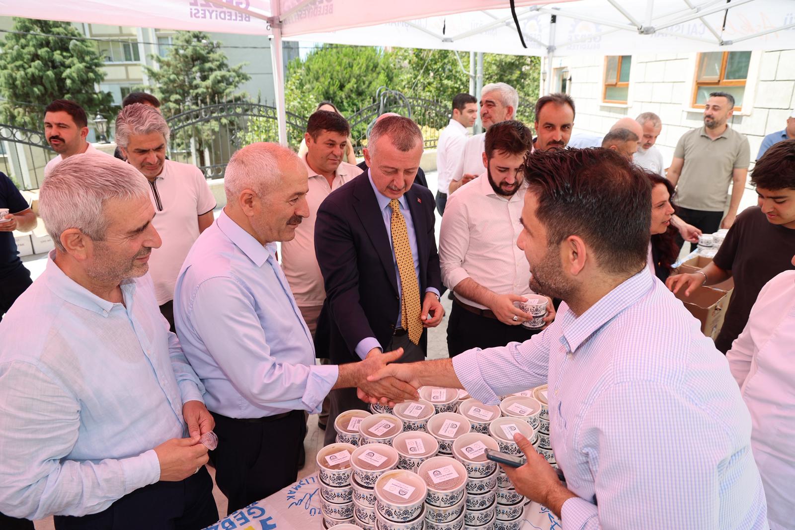 Gebze’de Muharrem Ayı Bereketi! Vatandaşlara Aşure İkramı (9)