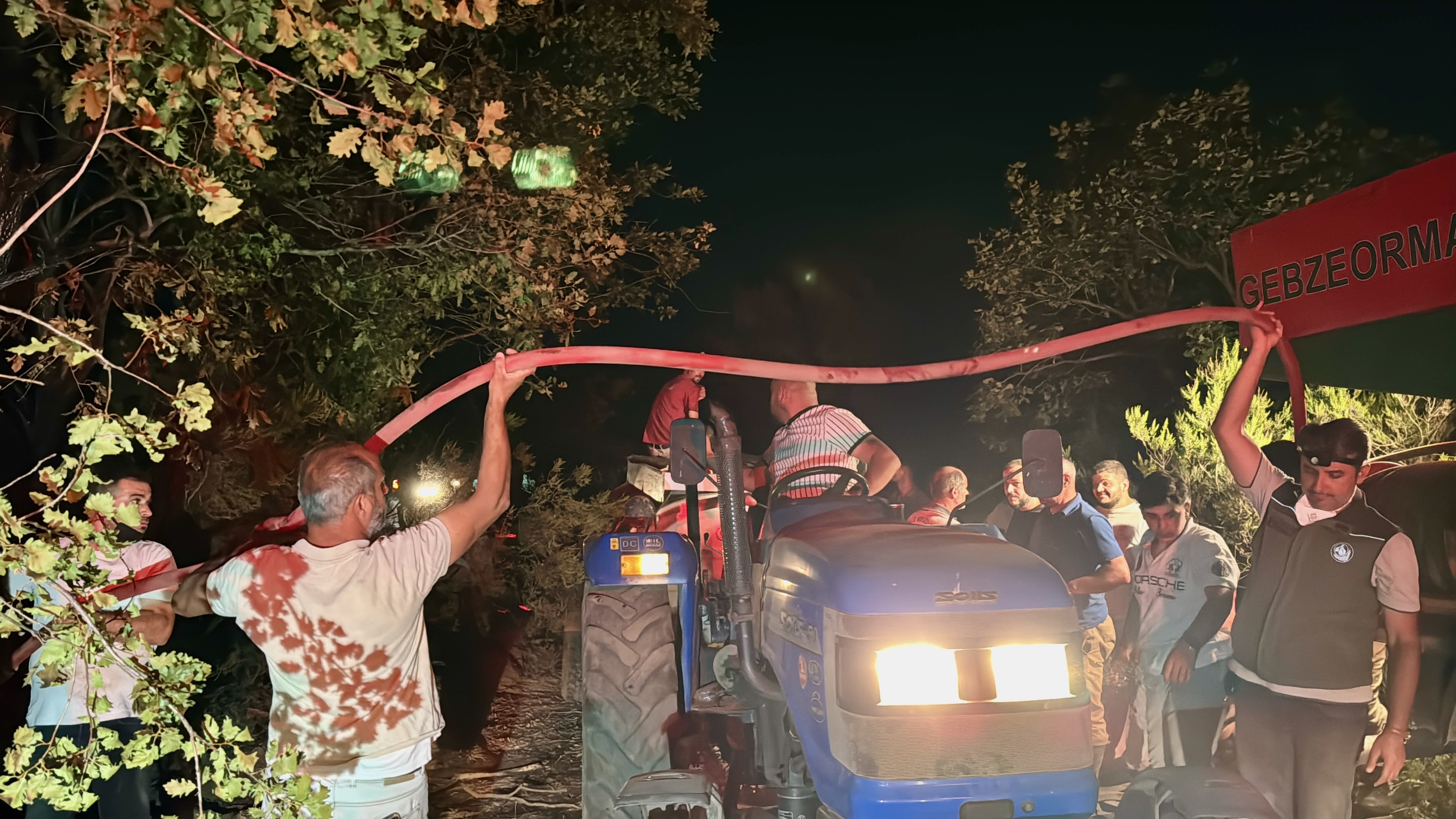 Gebze’de Orman Yangını! Alevler Geceyi Aydınlattı (4)