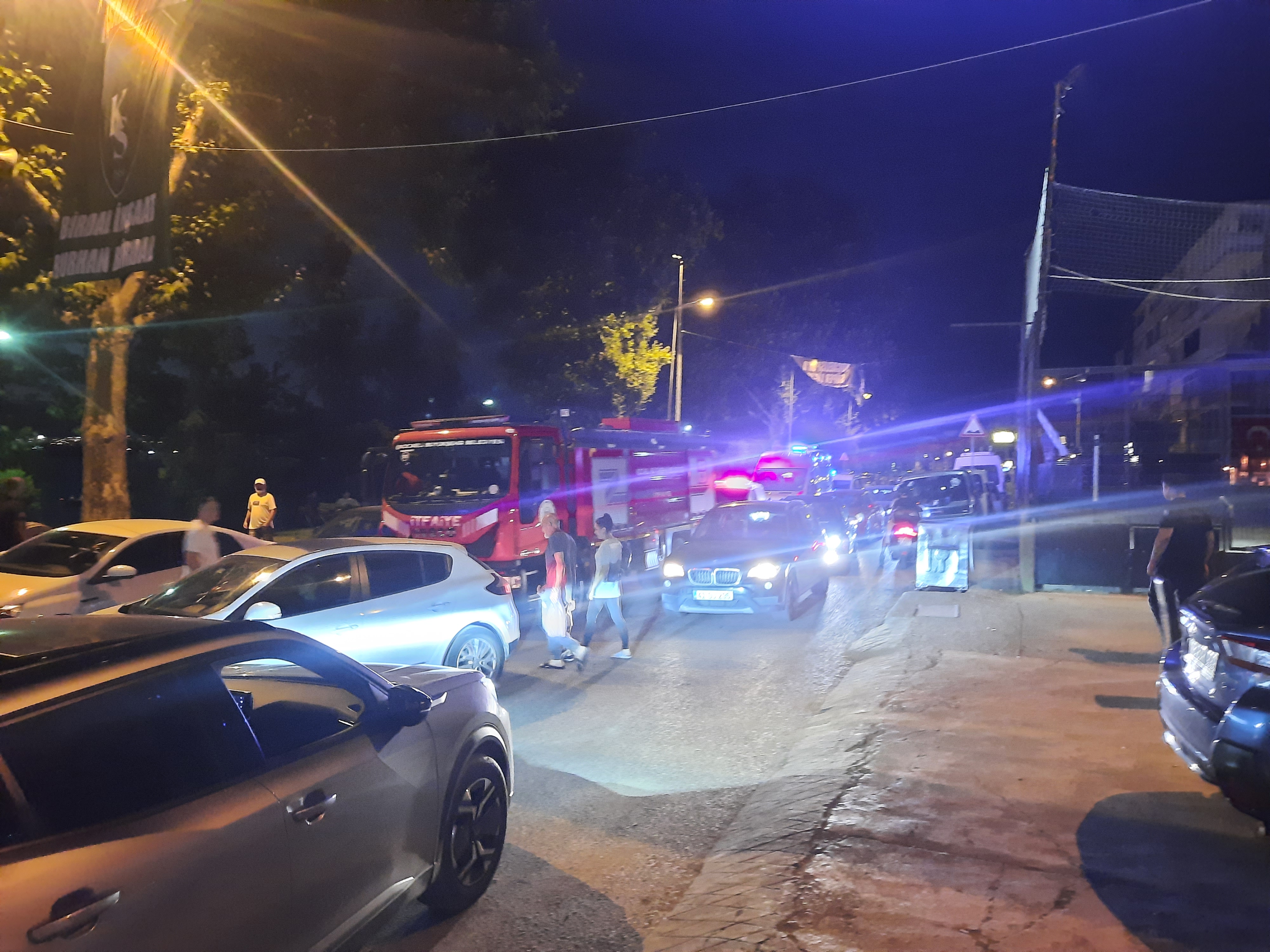 Gölcük’te Gaz Kokusu Paniğe Neden Oldu! Apartman Tahliye Edildi (1)