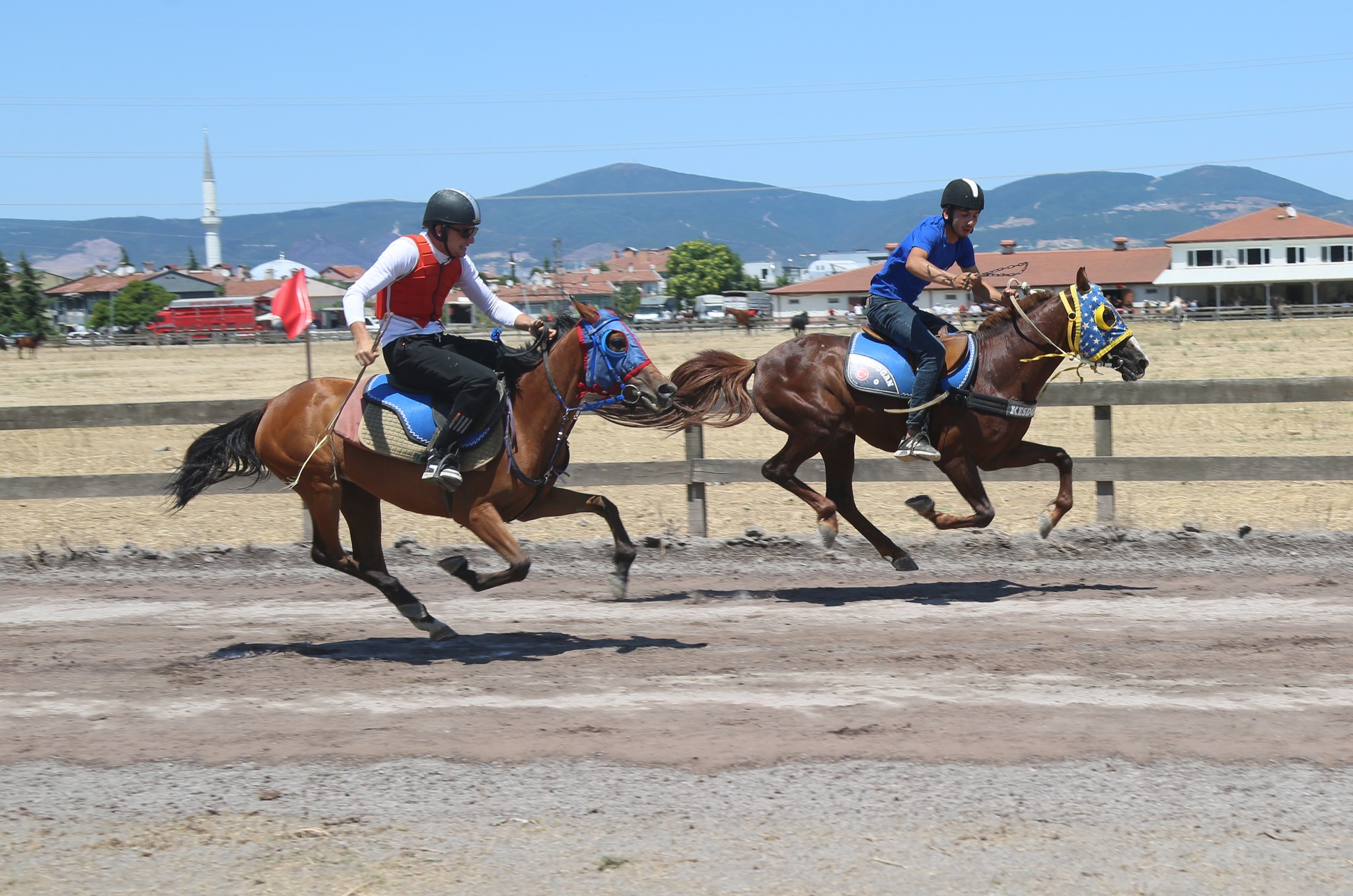 Gölcük’te Nefes Kesen Rahvan At Yarışları! 107 At Kıyasıya Yarıştı (2)
