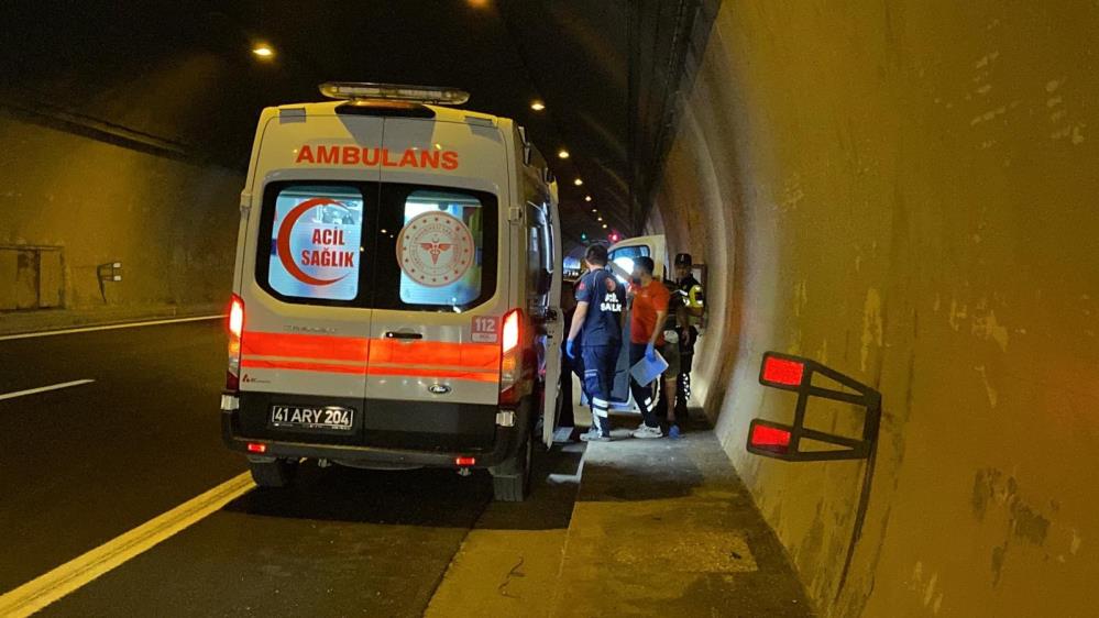 Gültepe Tüneli'nde Zincirleme Kaza! 2 Yaralı (5)