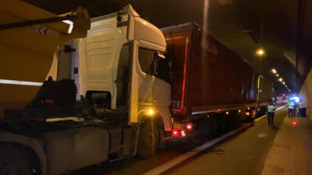 Gültepe Tüneli'nde Zincirleme Kaza! 2 Yaralı (6)
