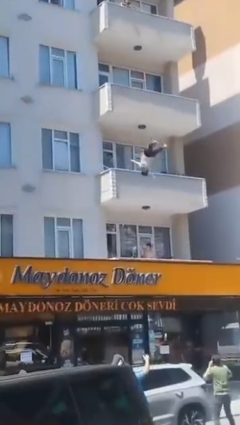 İntihara Kalkışan Genç Kızın Hayatını Tabela Kurtardı! (1)