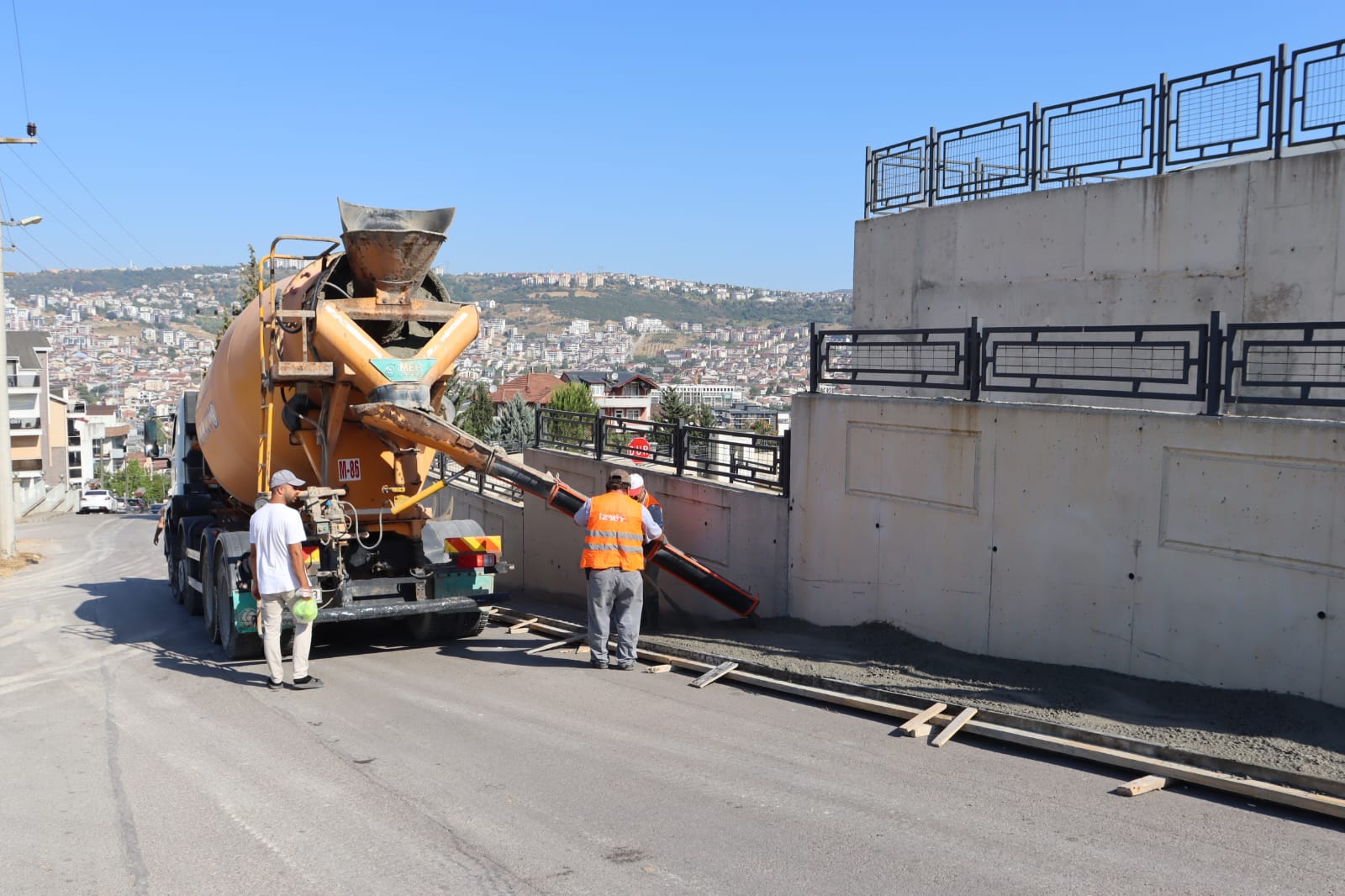 Izmit Belediyesinden Karadenizliler Mahallesine Yeni Kaldirim (1)