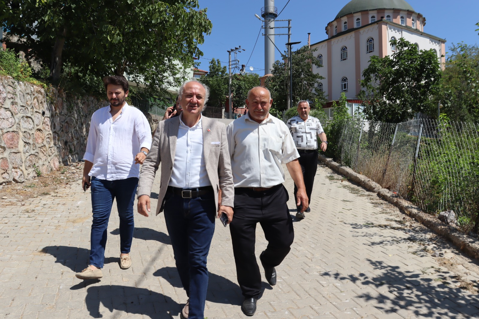 İzmit Belediyesi’nden Mahallelere Yakın Takip (6)