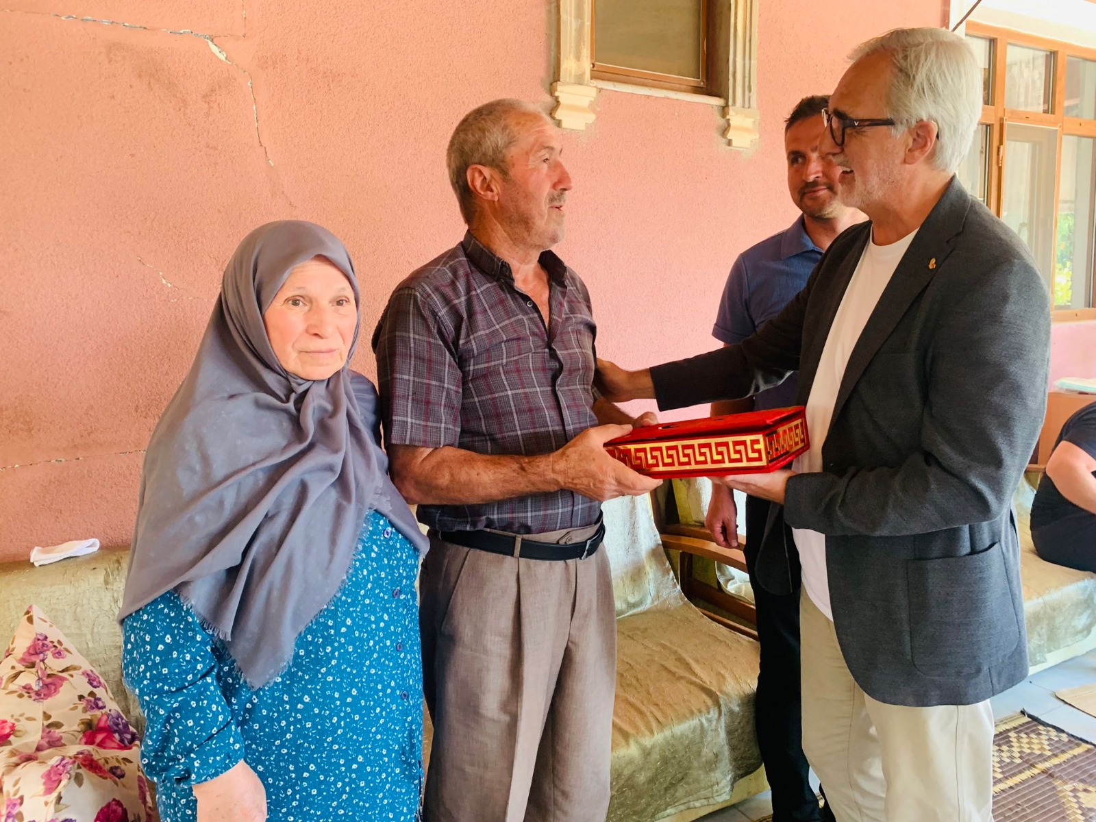 İzmit Belediyesi’nden Şehit Ve Gazi Ailelerine Vefa Ziyareti (1)